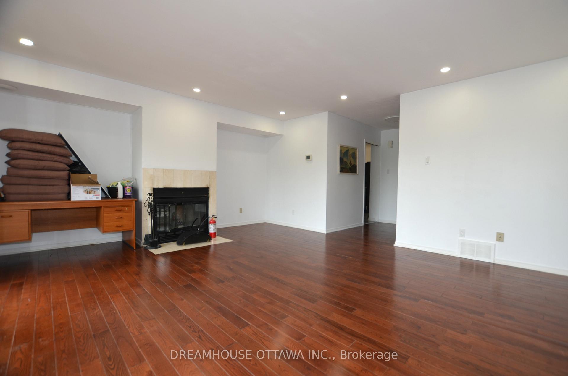 Photo 11 of 16 Forsyth Lane, Ottawa, Crystal Beach — HOMEH