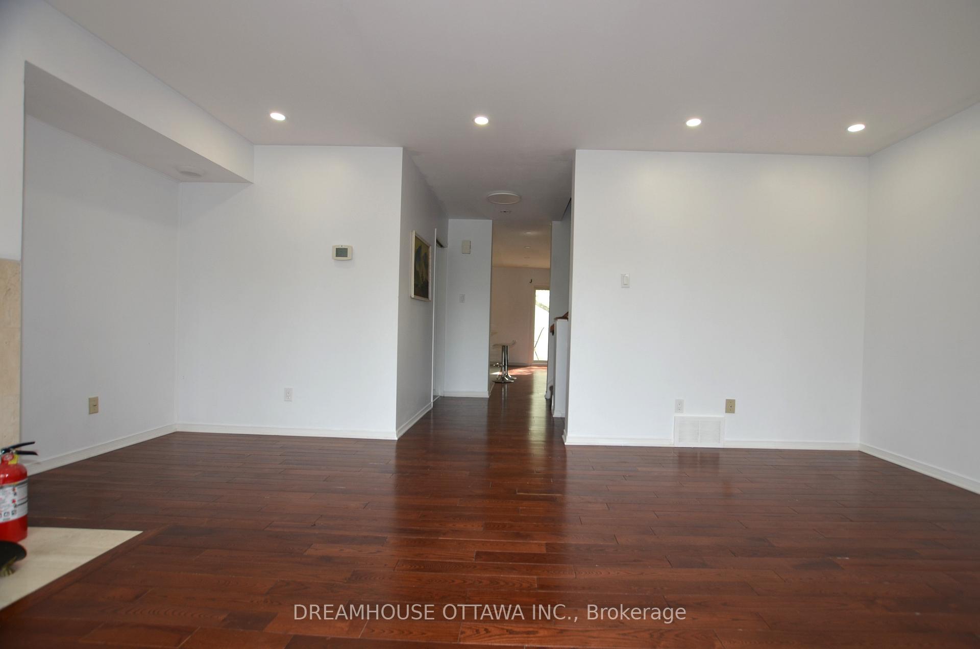 Photo 12 of 16 Forsyth Lane, Ottawa, Crystal Beach — HOMEH
