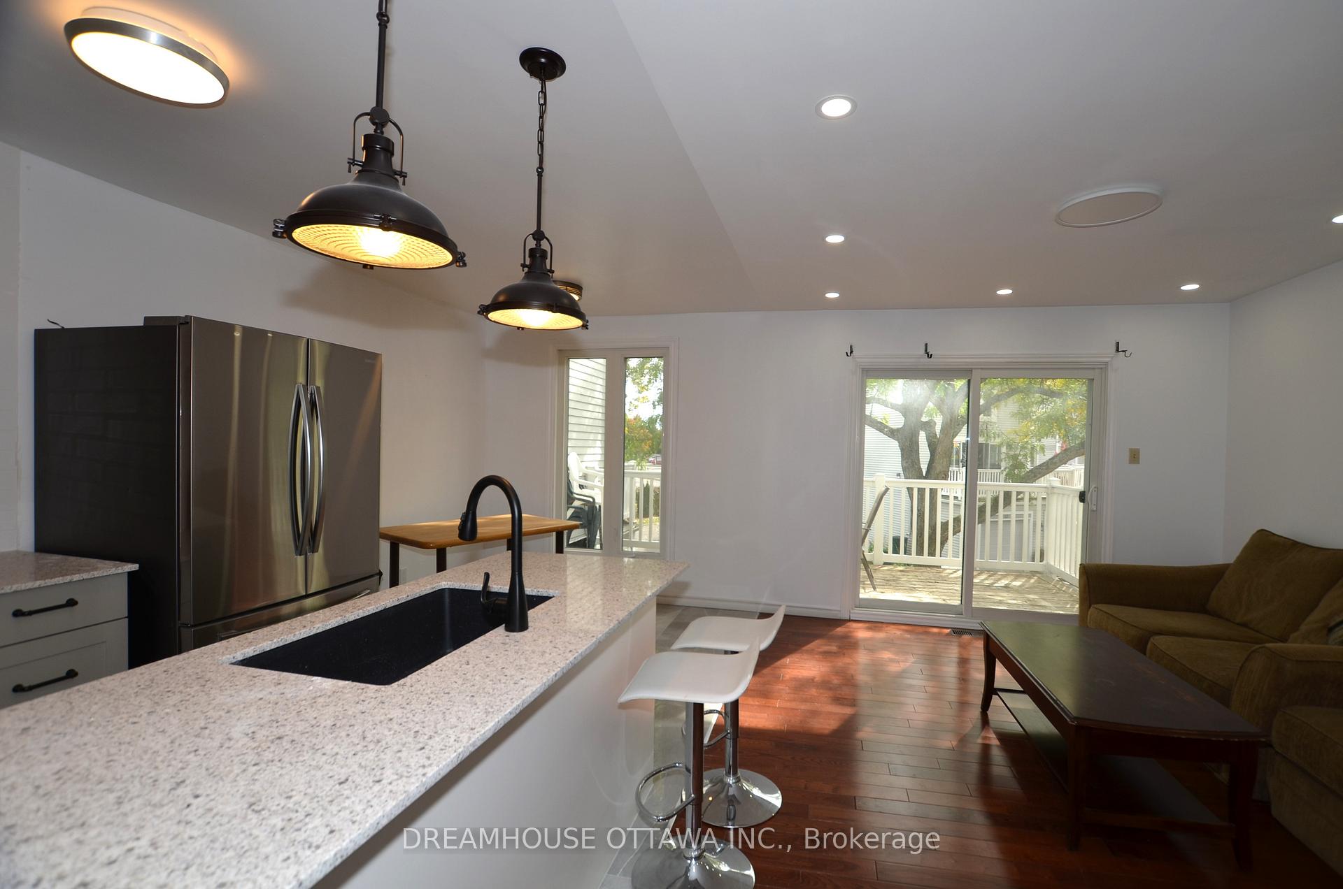 Photo 13 of 16 Forsyth Lane, Ottawa, Crystal Beach — HOMEH