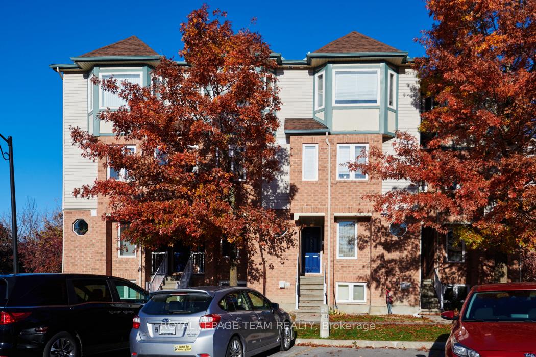 Photo 1 of 131 Tall Pines Pine, Ottawa, Leslie Park — HOMEH