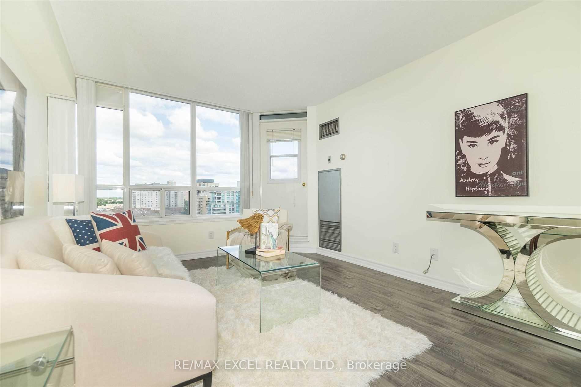Photo 3 of Unit Ph203, 81 Townsgate Drive, Vaughan, Crestwood-Springfarm-Yorkhill — HOMEH