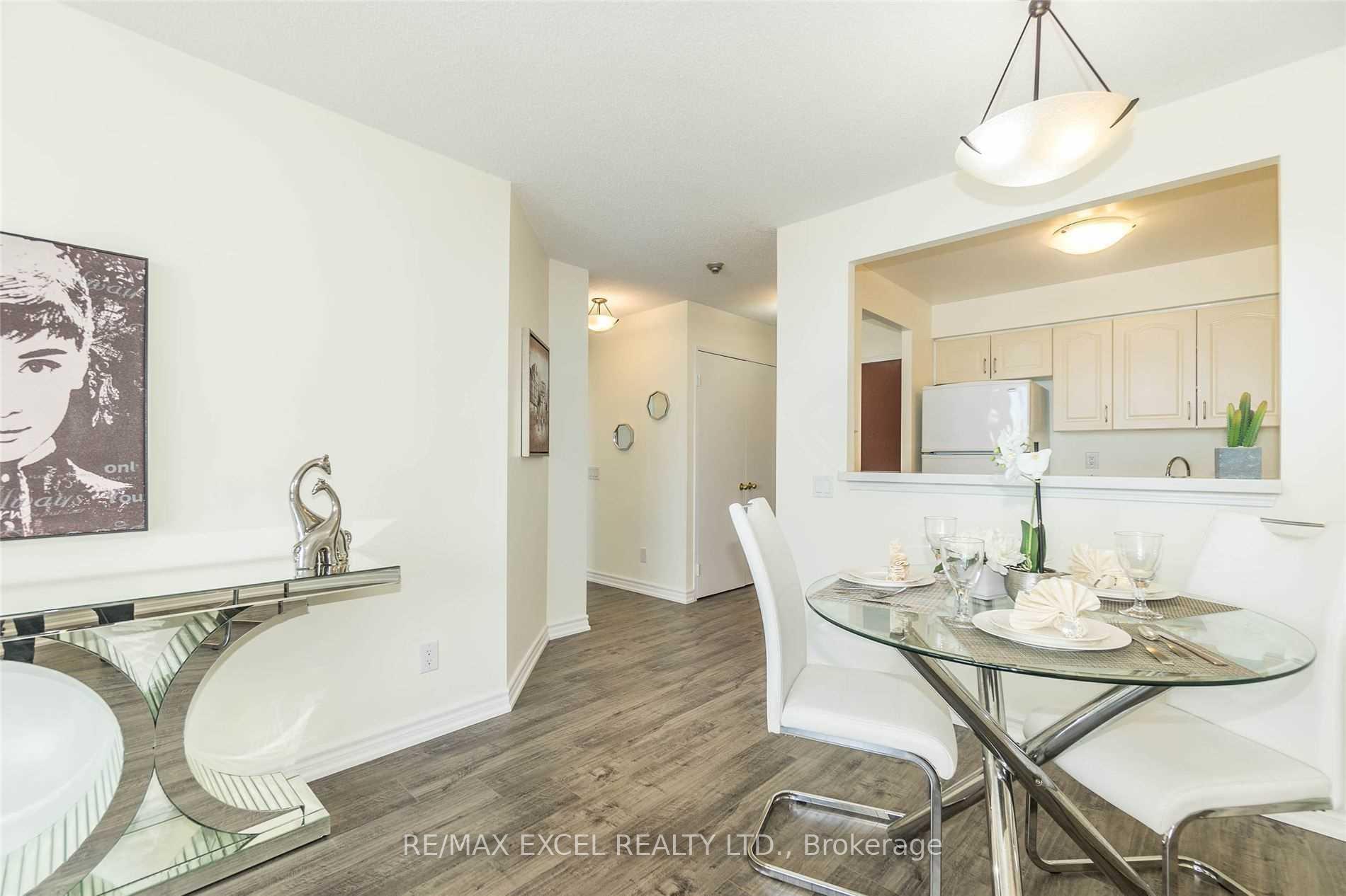Photo 4 of Unit Ph203, 81 Townsgate Drive, Vaughan, Crestwood-Springfarm-Yorkhill — HOMEH