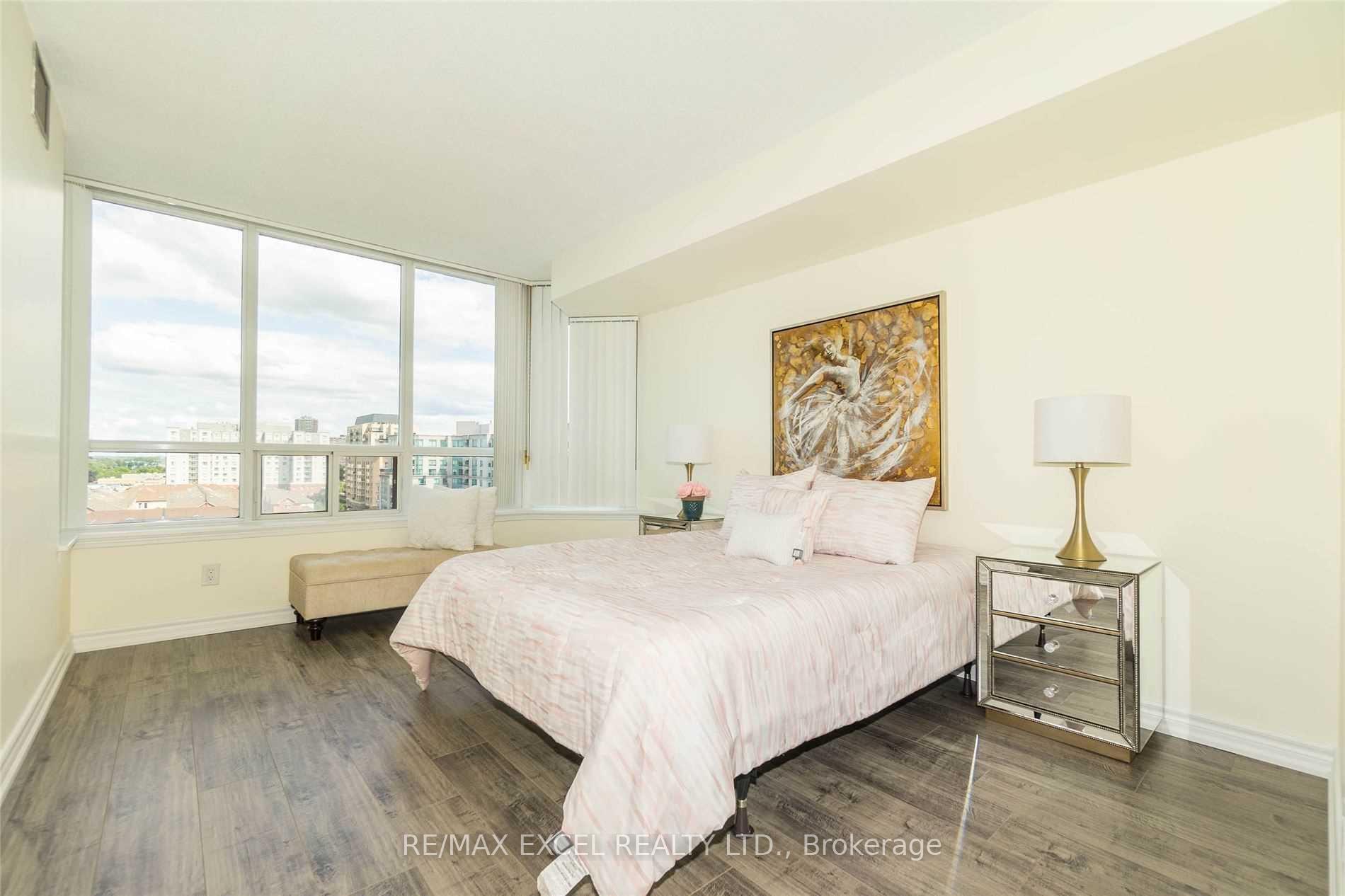 Photo 6 of Unit Ph203, 81 Townsgate Drive, Vaughan, Crestwood-Springfarm-Yorkhill — HOMEH