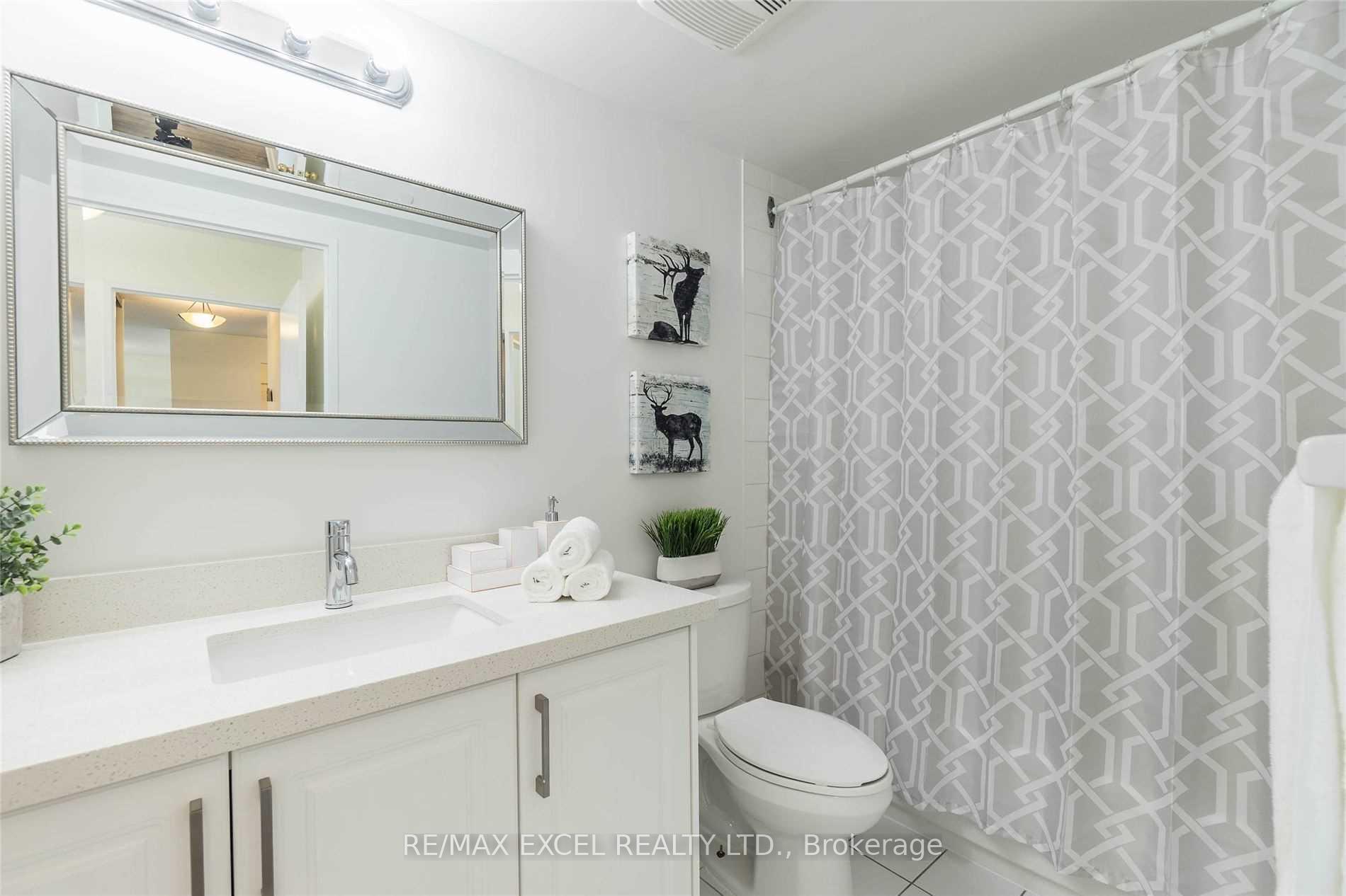 Photo 7 of Unit Ph203, 81 Townsgate Drive, Vaughan, Crestwood-Springfarm-Yorkhill — HOMEH