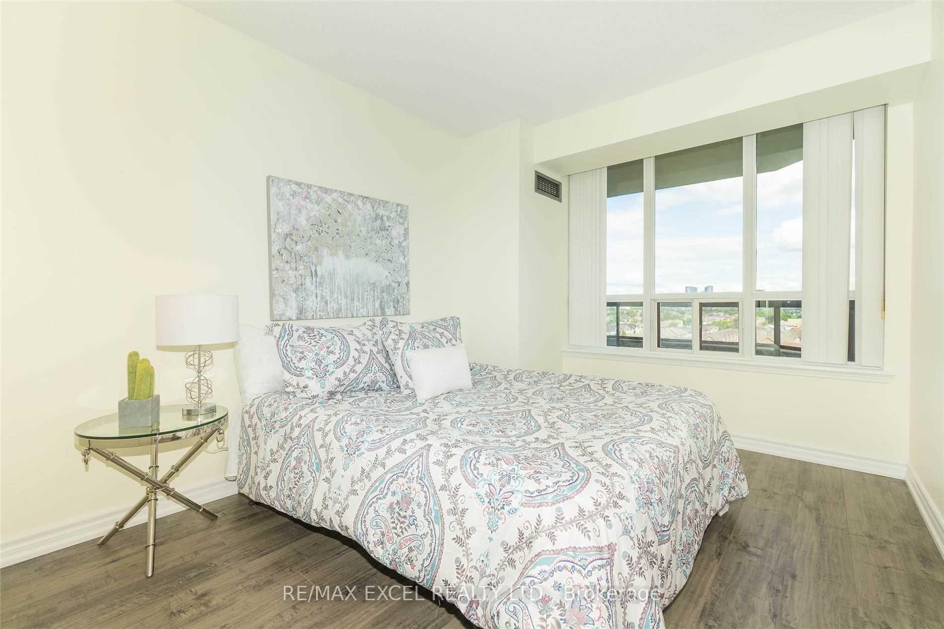 Photo 8 of Unit Ph203, 81 Townsgate Drive, Vaughan, Crestwood-Springfarm-Yorkhill — HOMEH