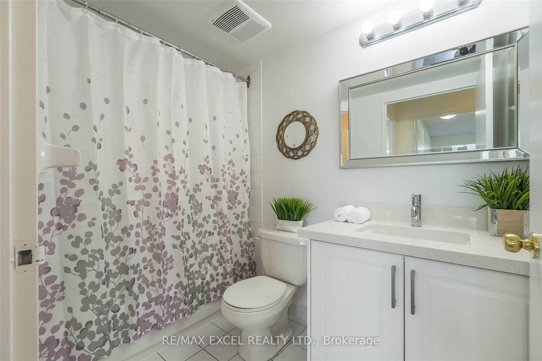 Photo 9 of Unit Ph203, 81 Townsgate Drive, Vaughan, Crestwood-Springfarm-Yorkhill — HOMEH