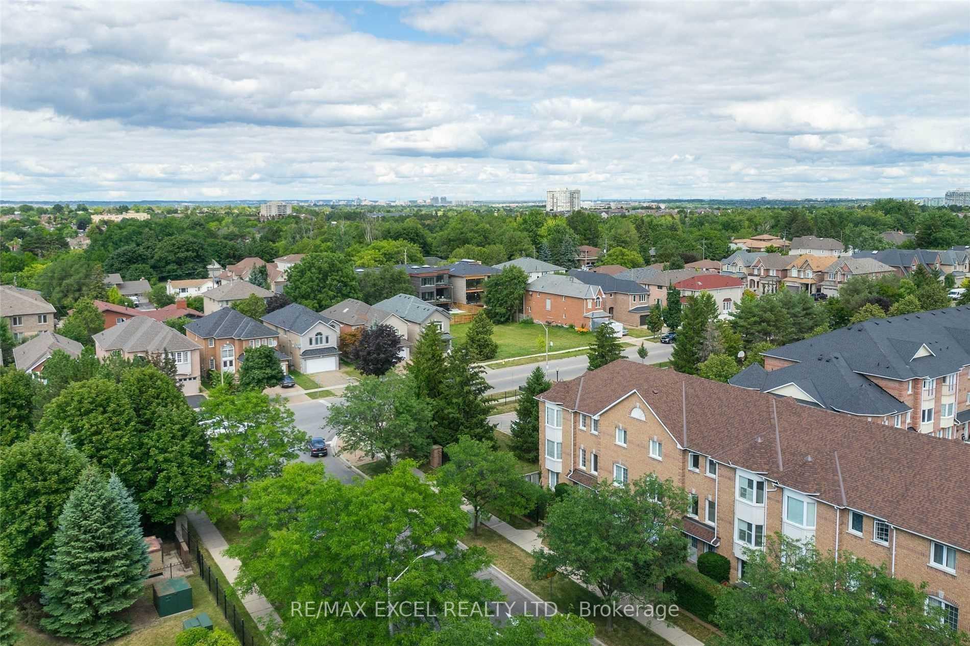 Photo 11 of Unit Ph203, 81 Townsgate Drive, Vaughan, Crestwood-Springfarm-Yorkhill — HOMEH