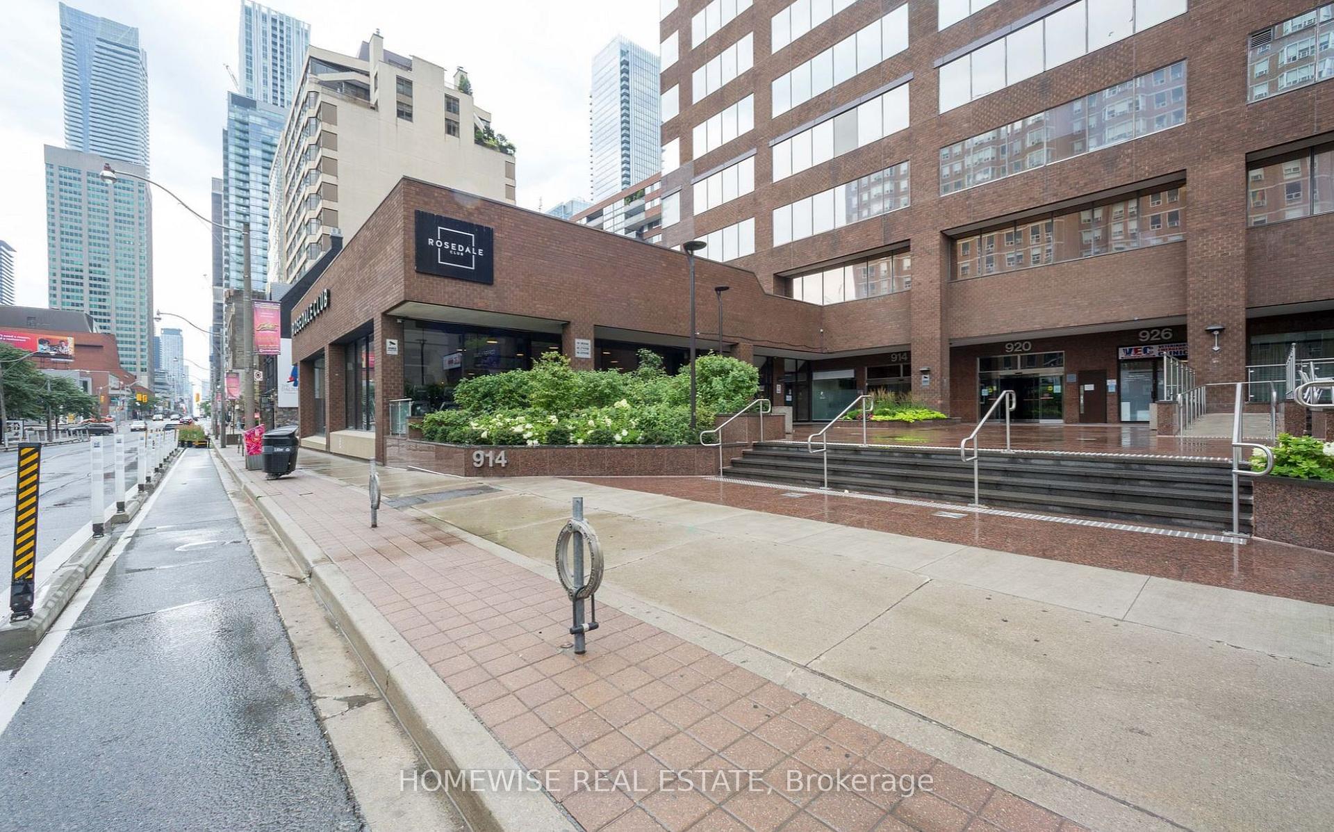 Front of Unit 1603, 914 Yonge Street