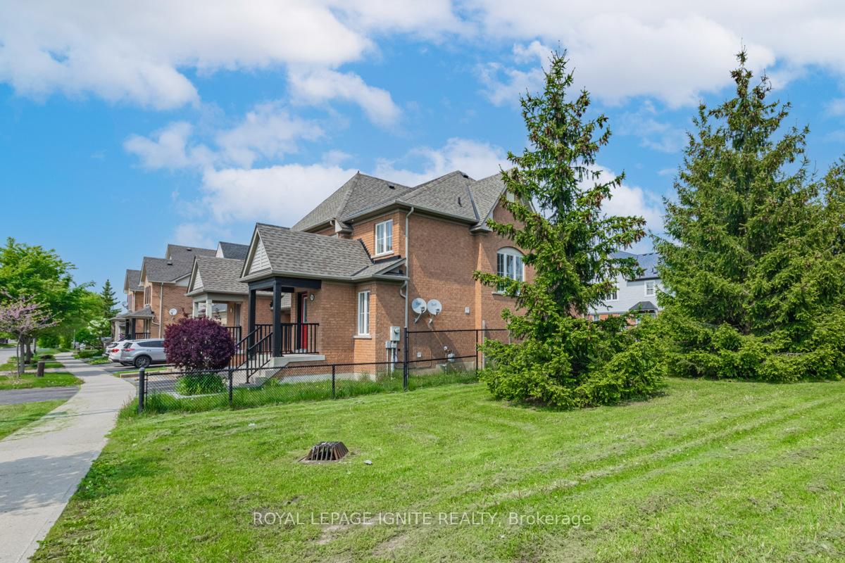 Photo 2 of 76 Tansley Crescent, Ajax, Northeast Ajax — HOMEH