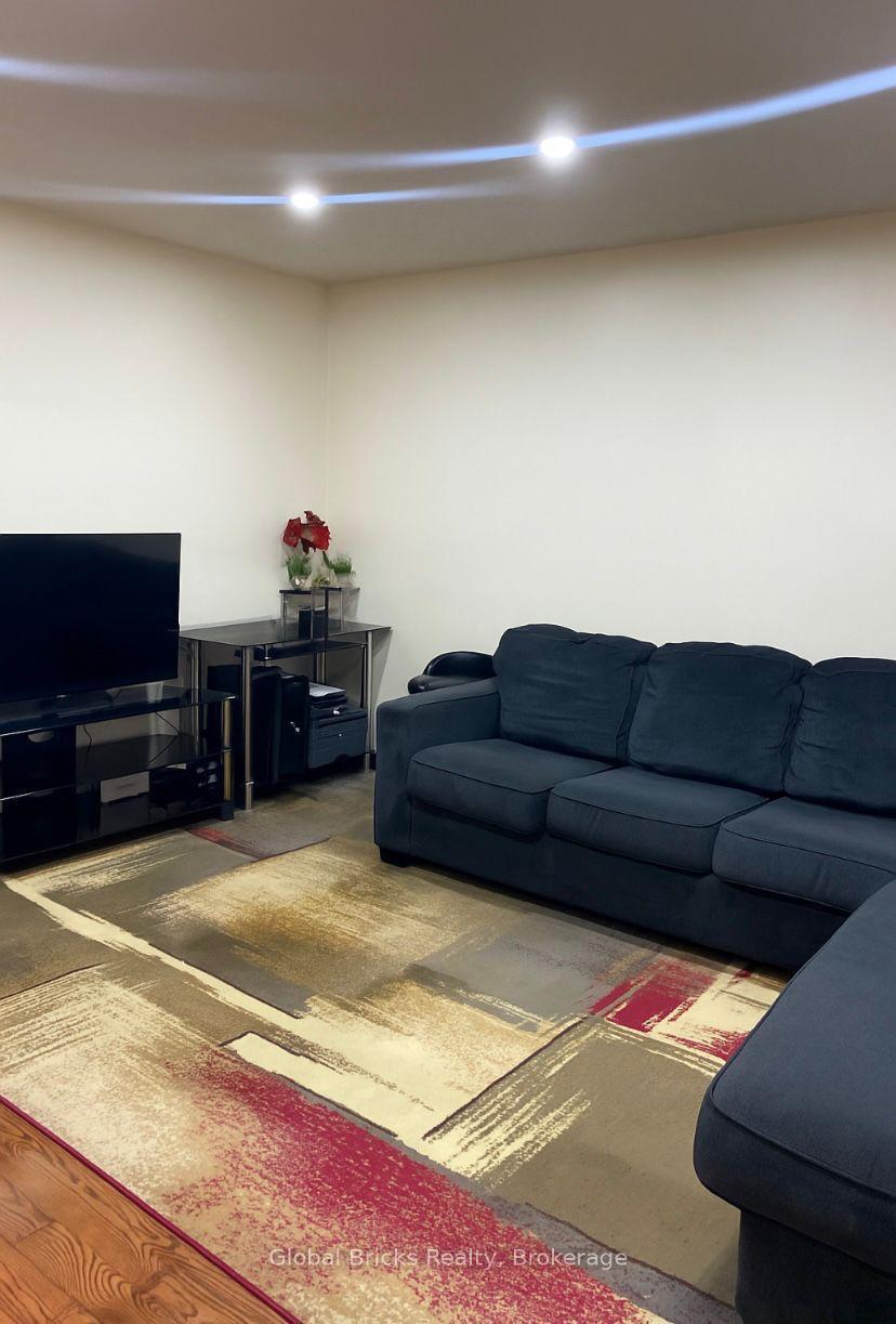 Photo 6 of 39 Langston Drive, Brampton, Madoc — HOMEH