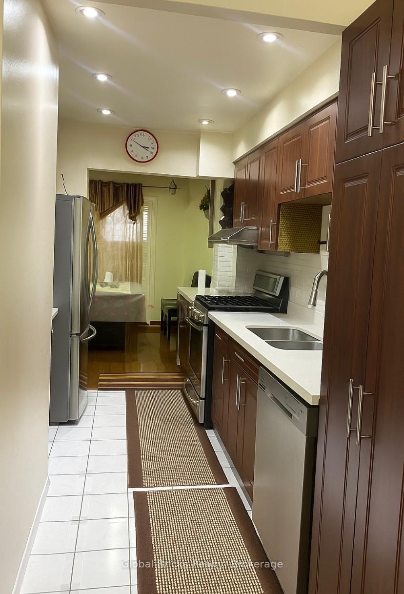 Photo 9 of 39 Langston Drive, Brampton, Madoc — HOMEH