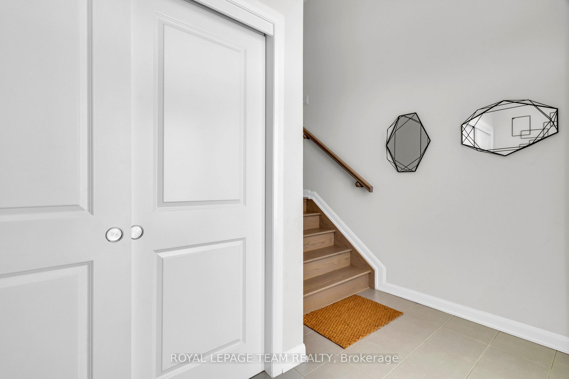 Photo 4 of 304 Cloyne Crescent, Ottawa, Barrhaven - Half Moon Bay — HOMEH