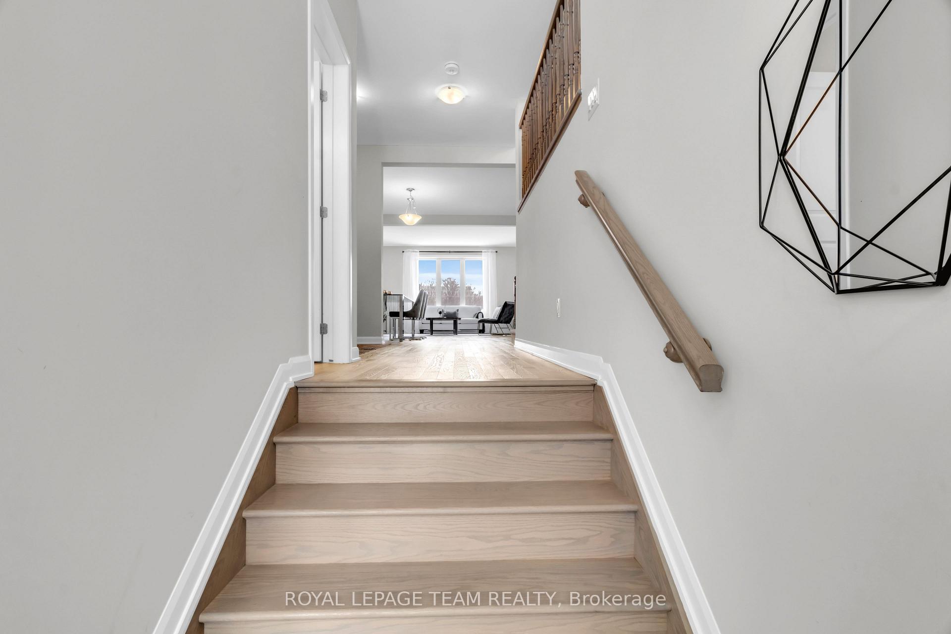 Photo 5 of 304 Cloyne Crescent, Ottawa, Barrhaven - Half Moon Bay — HOMEH