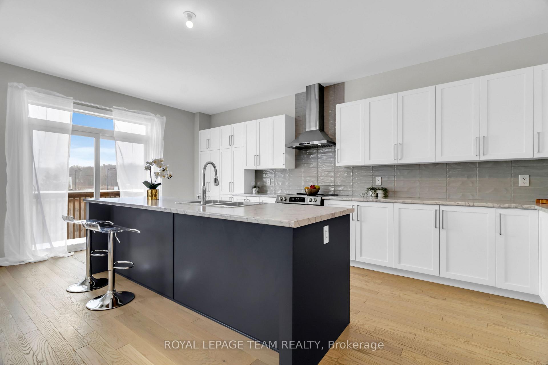Photo 14 of 304 Cloyne Crescent, Ottawa, Barrhaven - Half Moon Bay — HOMEH