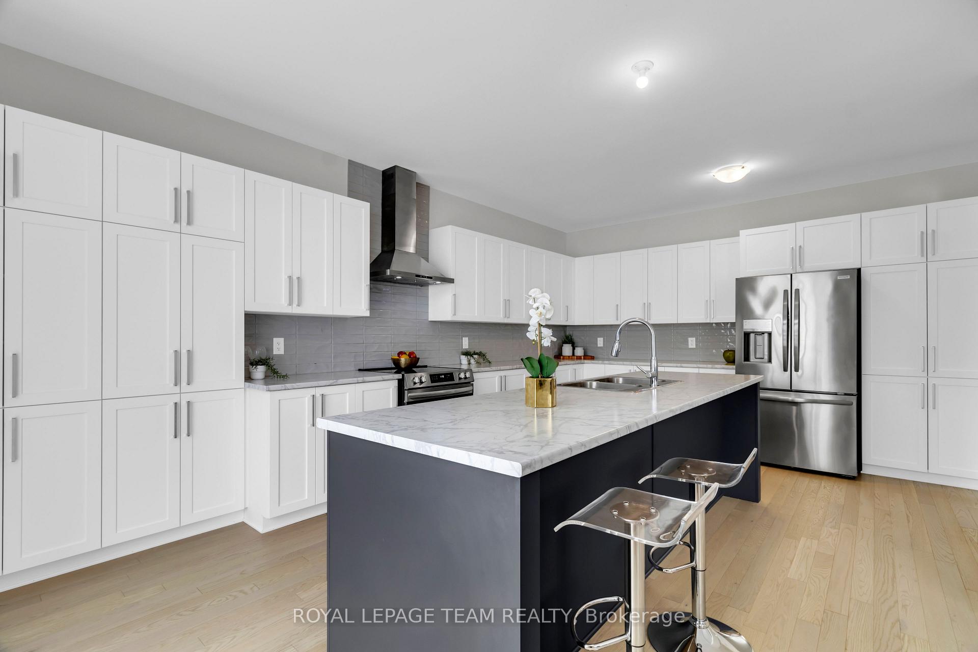Photo 11 of 304 Cloyne Crescent, Ottawa, Barrhaven - Half Moon Bay — HOMEH