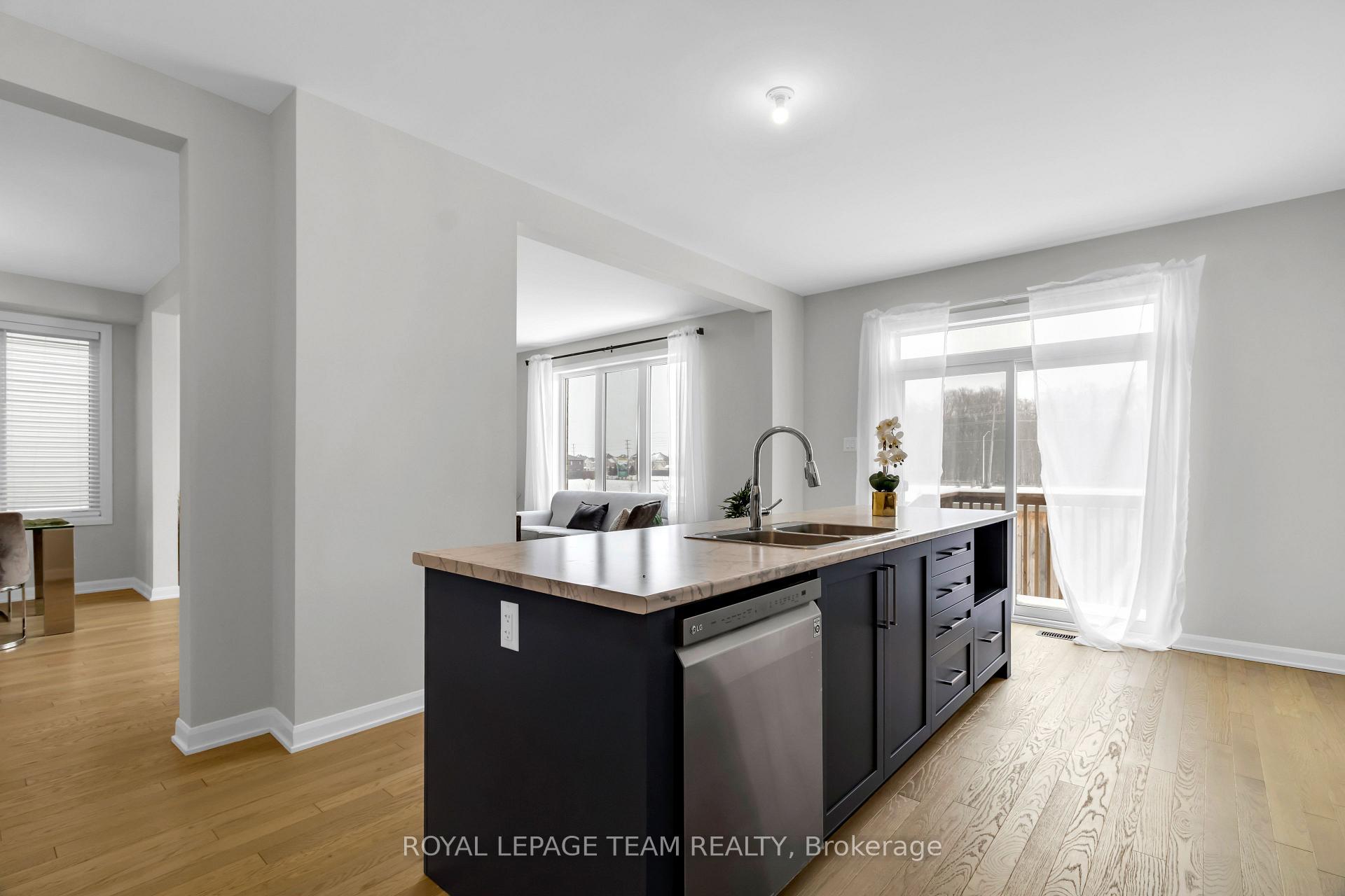 Photo 15 of 304 Cloyne Crescent, Ottawa, Barrhaven - Half Moon Bay — HOMEH