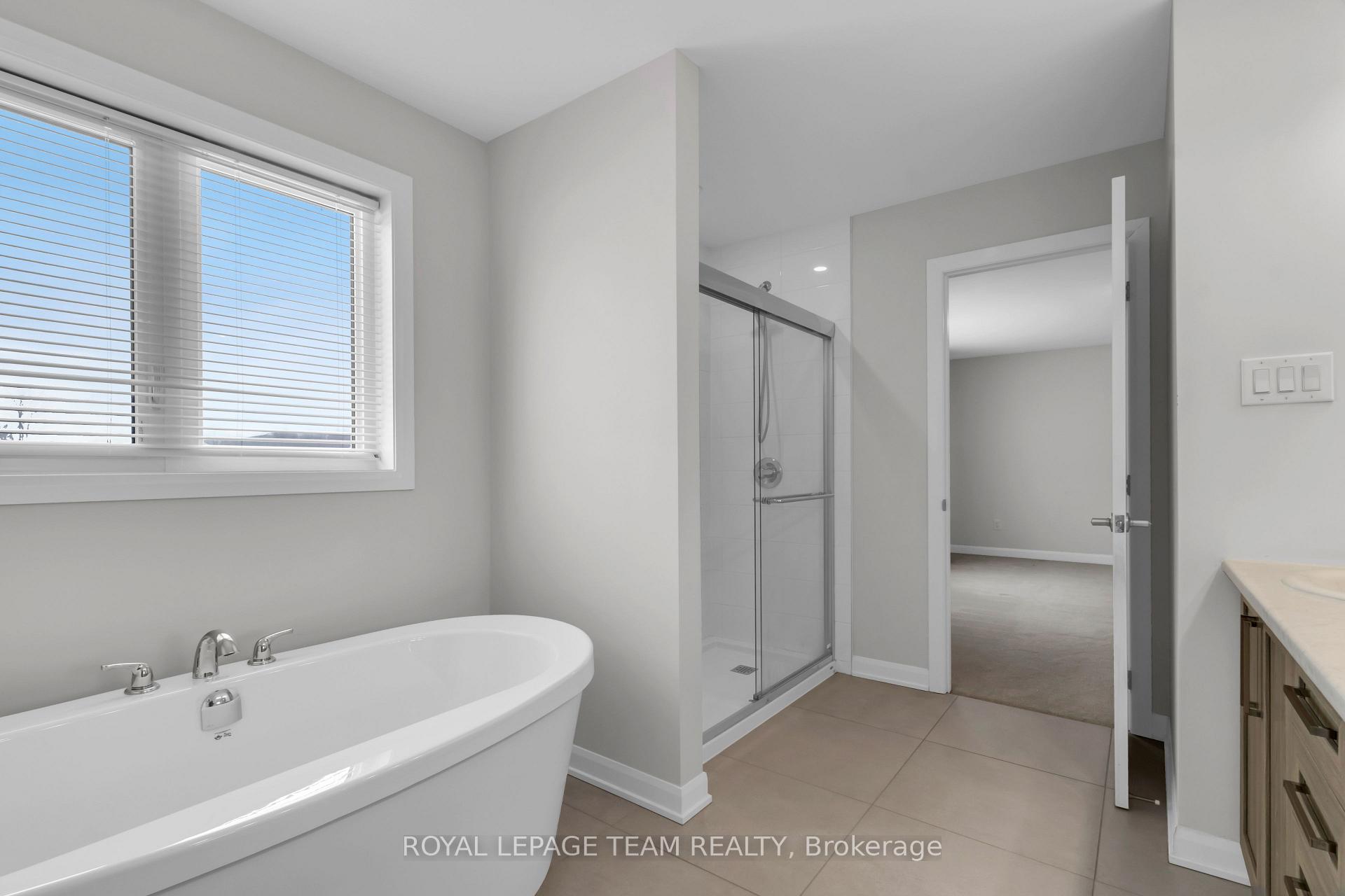 Photo 25 of 304 Cloyne Crescent, Ottawa, Barrhaven - Half Moon Bay — HOMEH
