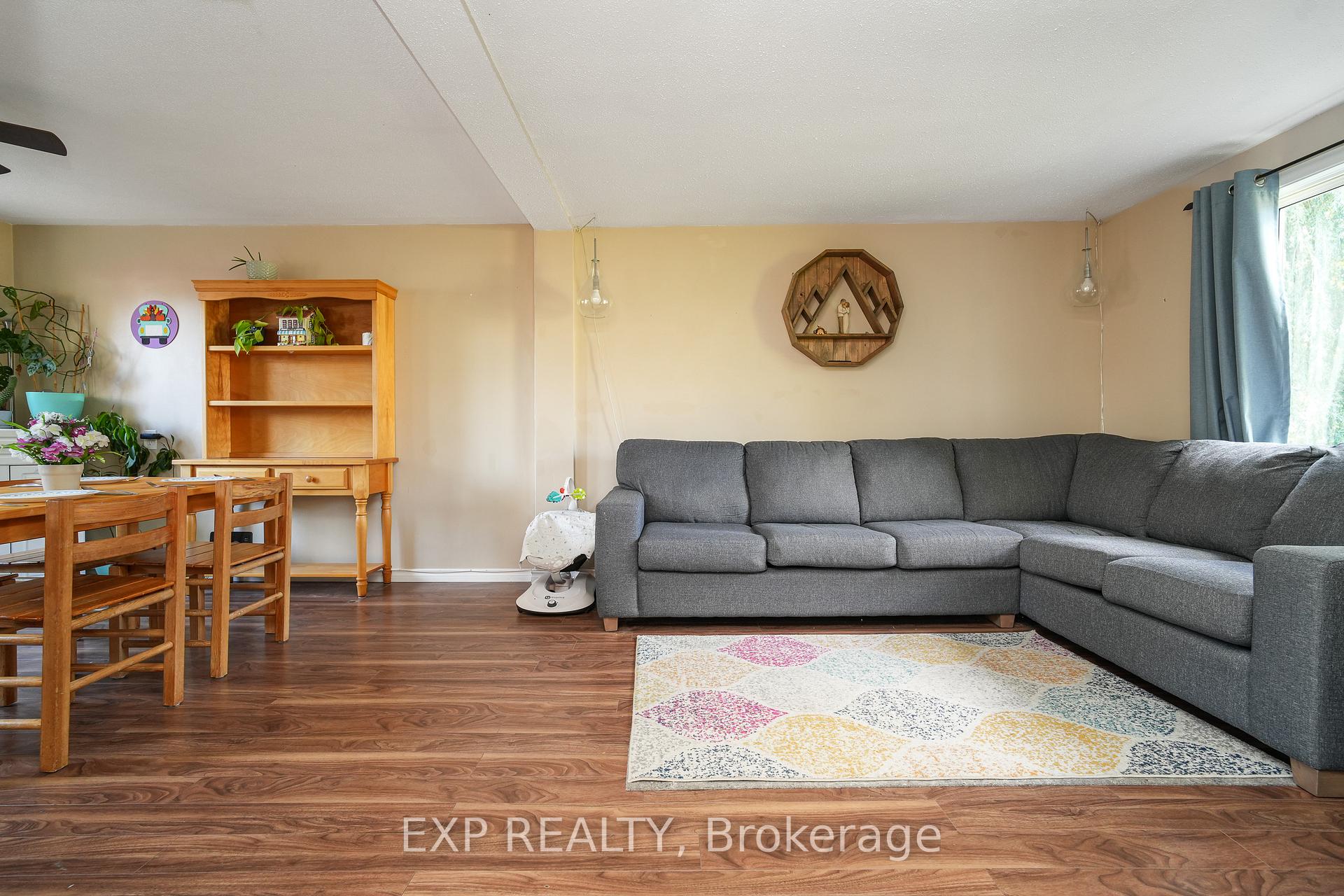 Photo 2 of Unit B, 1510 Beaverpond Drive, Ottawa, Pineview — HOMEH