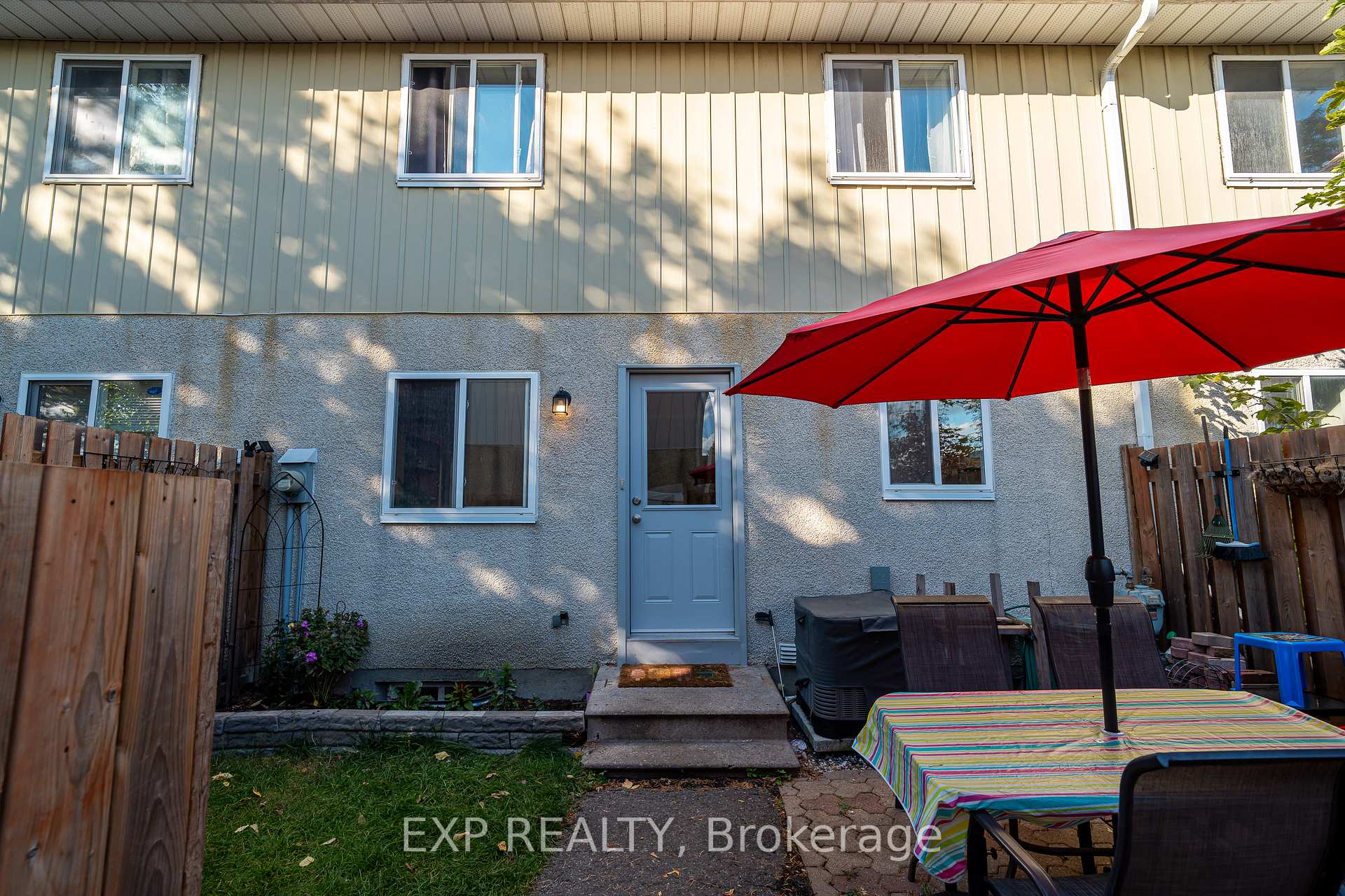 Photo 18 of Unit B, 1510 Beaverpond Drive, Ottawa, Pineview — HOMEH