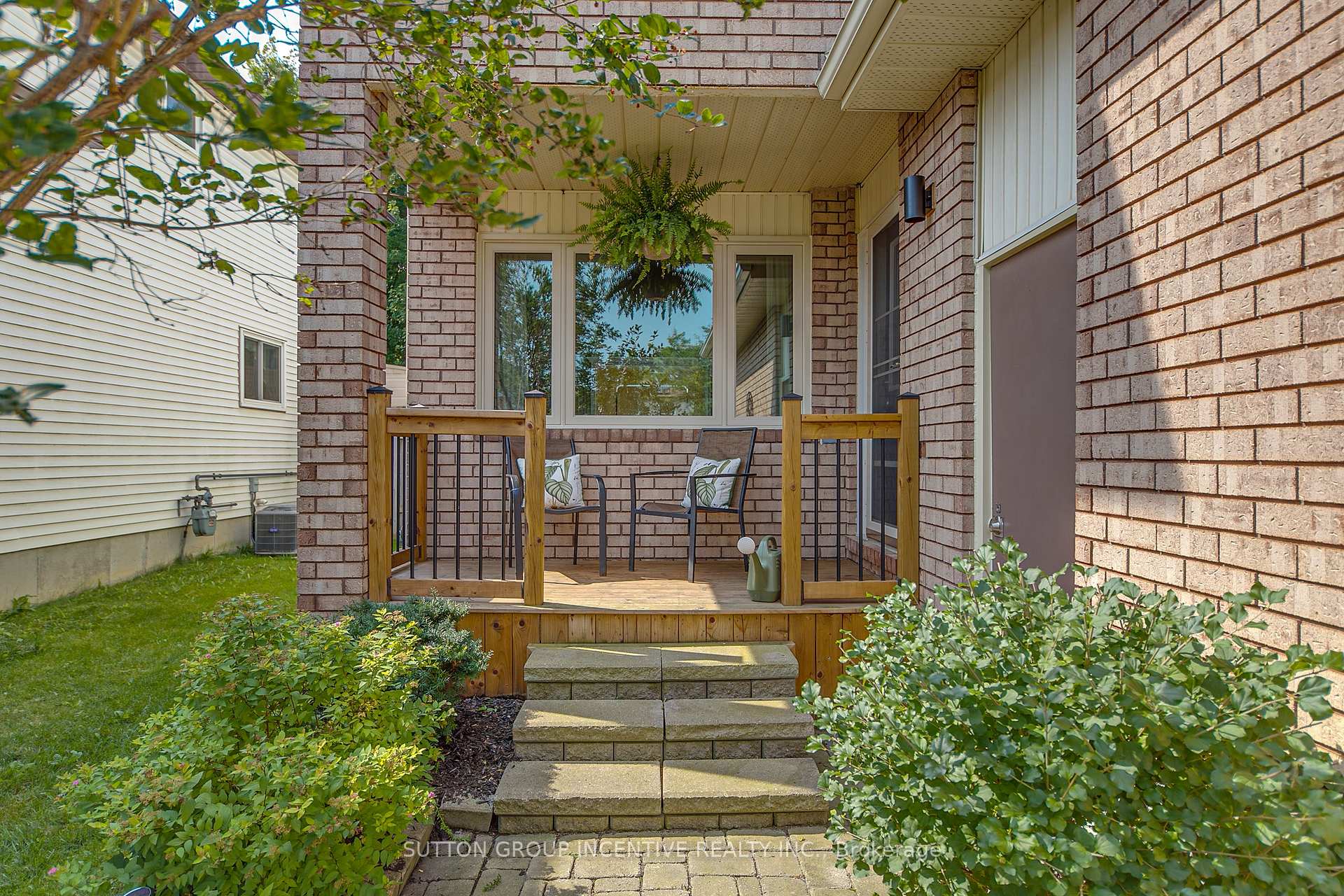 Photo 2 of 25 Rosenfeld Drive, Barrie, Grove East — HOMEH