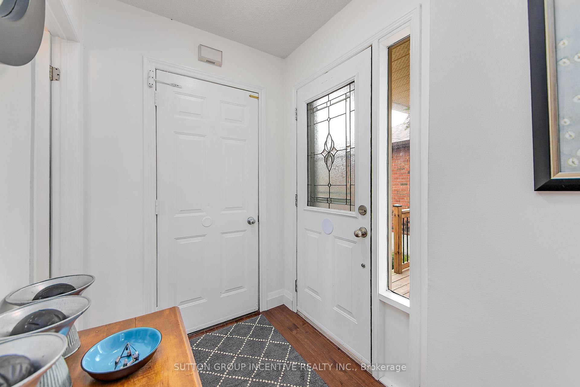 Photo 3 of 25 Rosenfeld Drive, Barrie, Grove East — HOMEH
