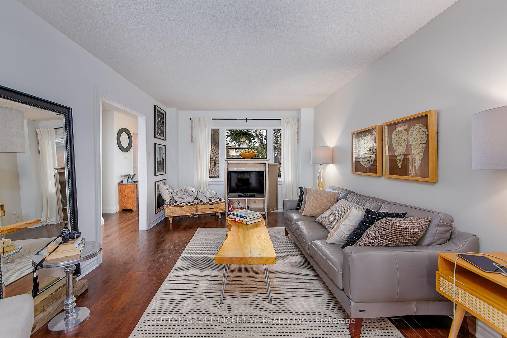 Photo 8 of 25 Rosenfeld Drive, Barrie, Grove East — HOMEH