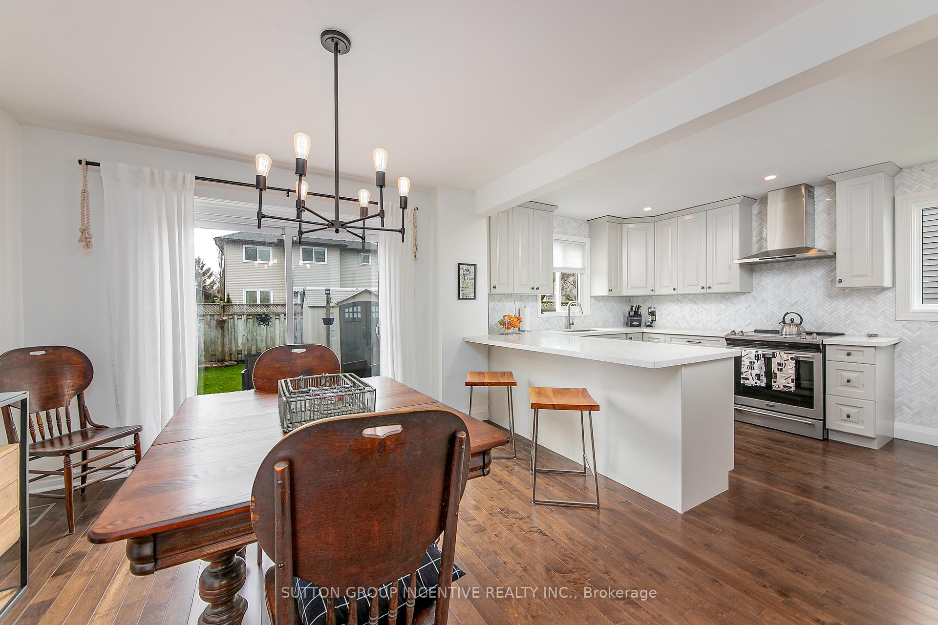 Photo 9 of 25 Rosenfeld Drive, Barrie, Grove East — HOMEH