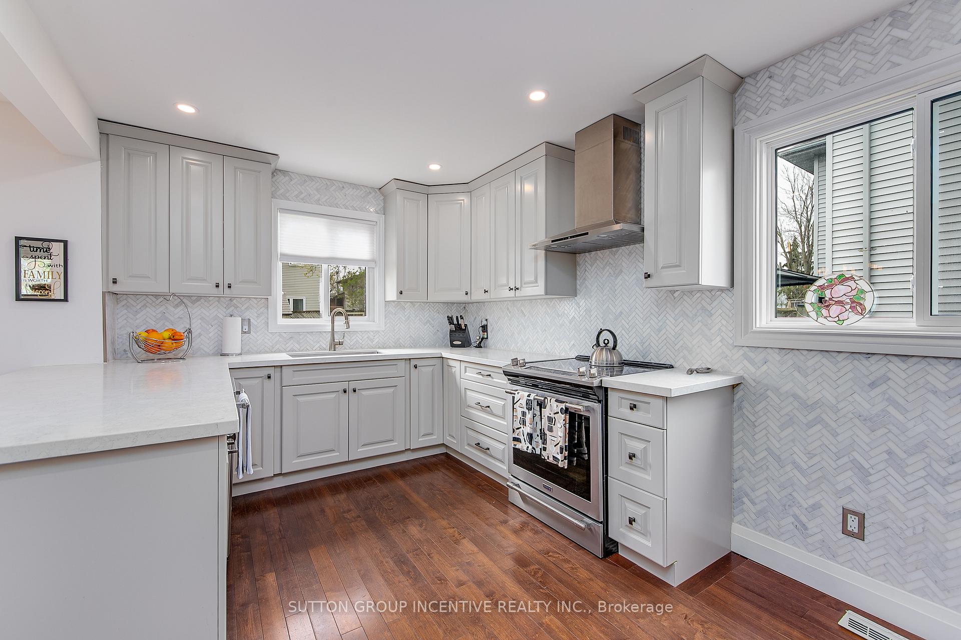Photo 10 of 25 Rosenfeld Drive, Barrie, Grove East — HOMEH