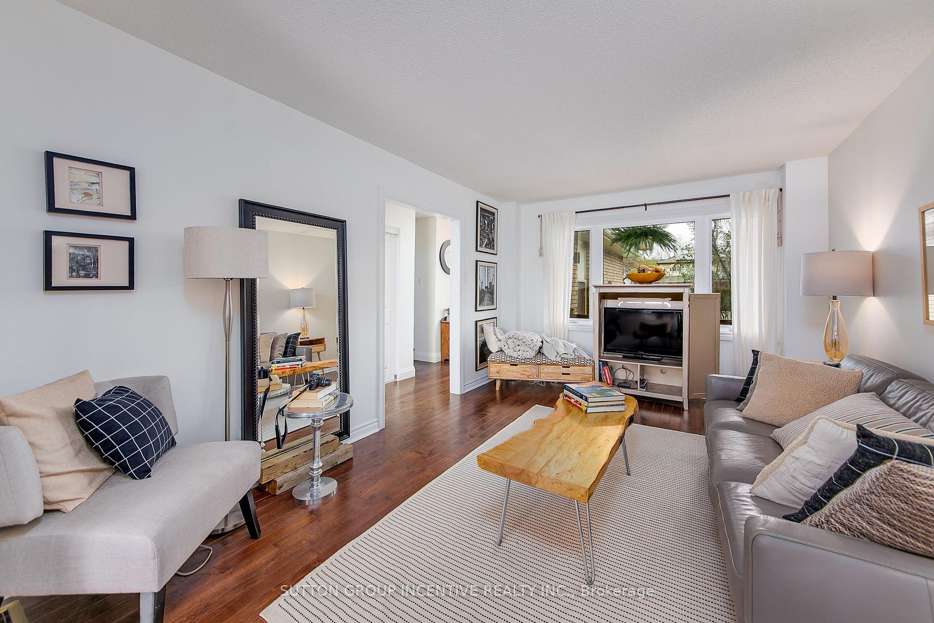 Photo 12 of 25 Rosenfeld Drive, Barrie, Grove East — HOMEH