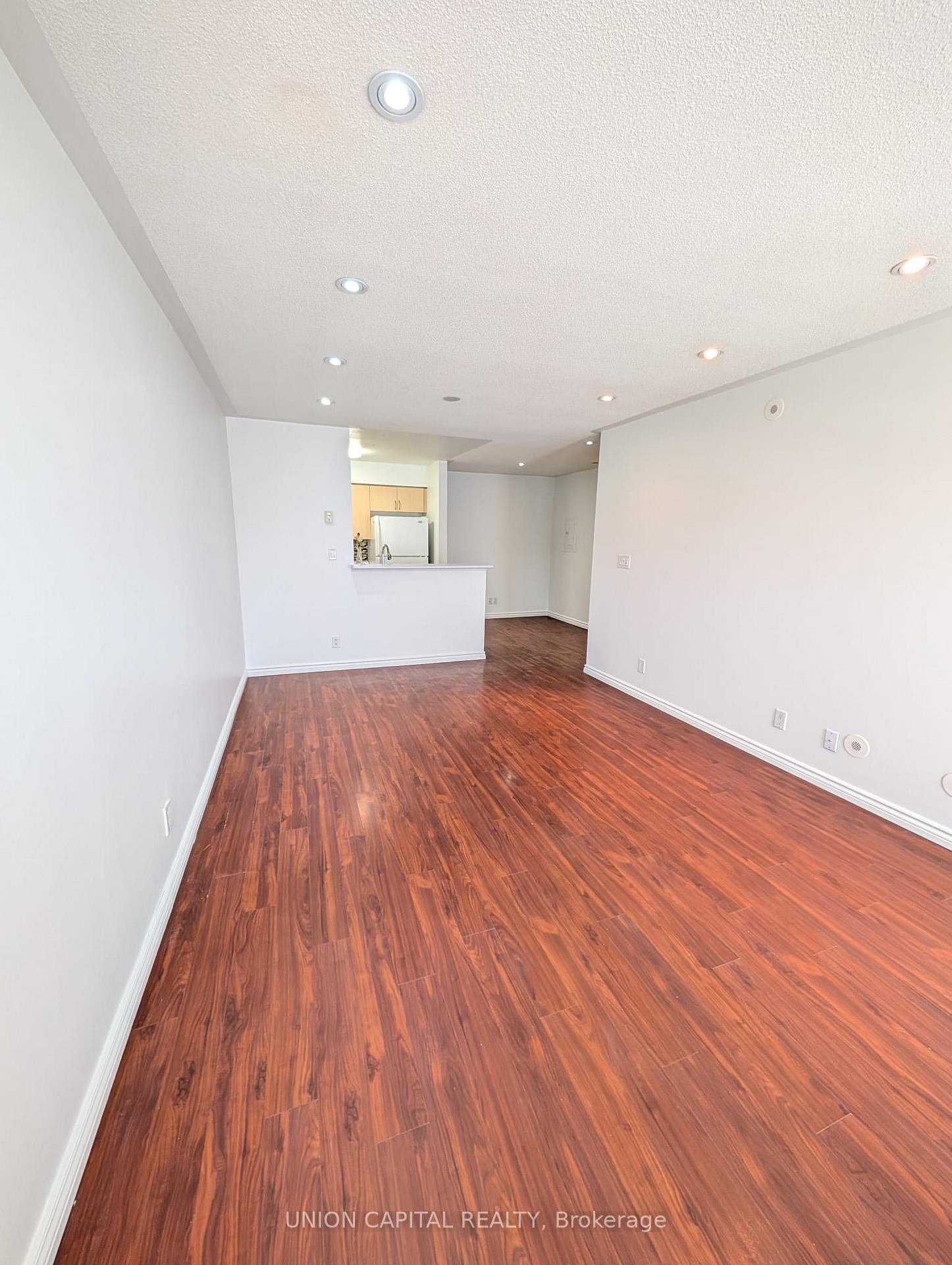 Photo 5 of 105 Sunrise Drive, Markham, Milliken Mills East — HOMEH