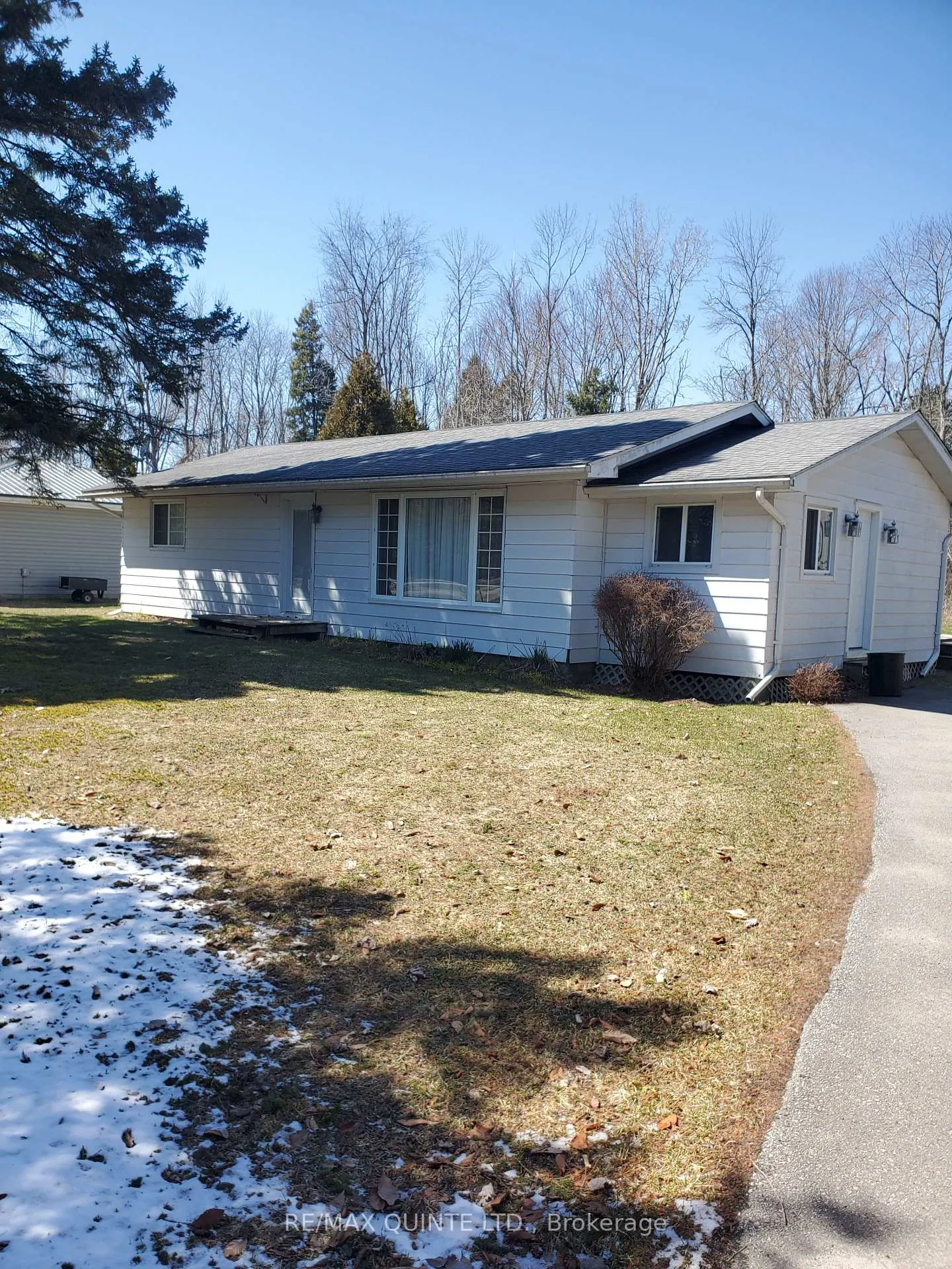 Photo 1 of 112 Parkview Road, Prince Edward County, Ameliasburg Ward — HOMEH