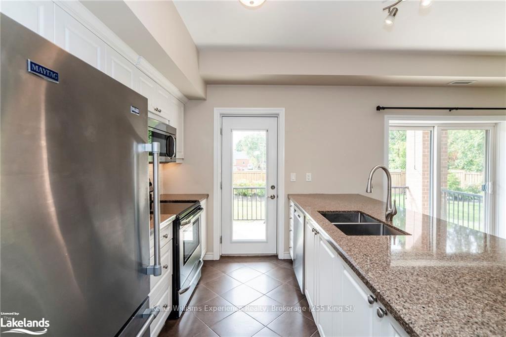 Photo 10 of Unit 105, 19A Yonge Street N, Springwater, Elmvale — HOMEH