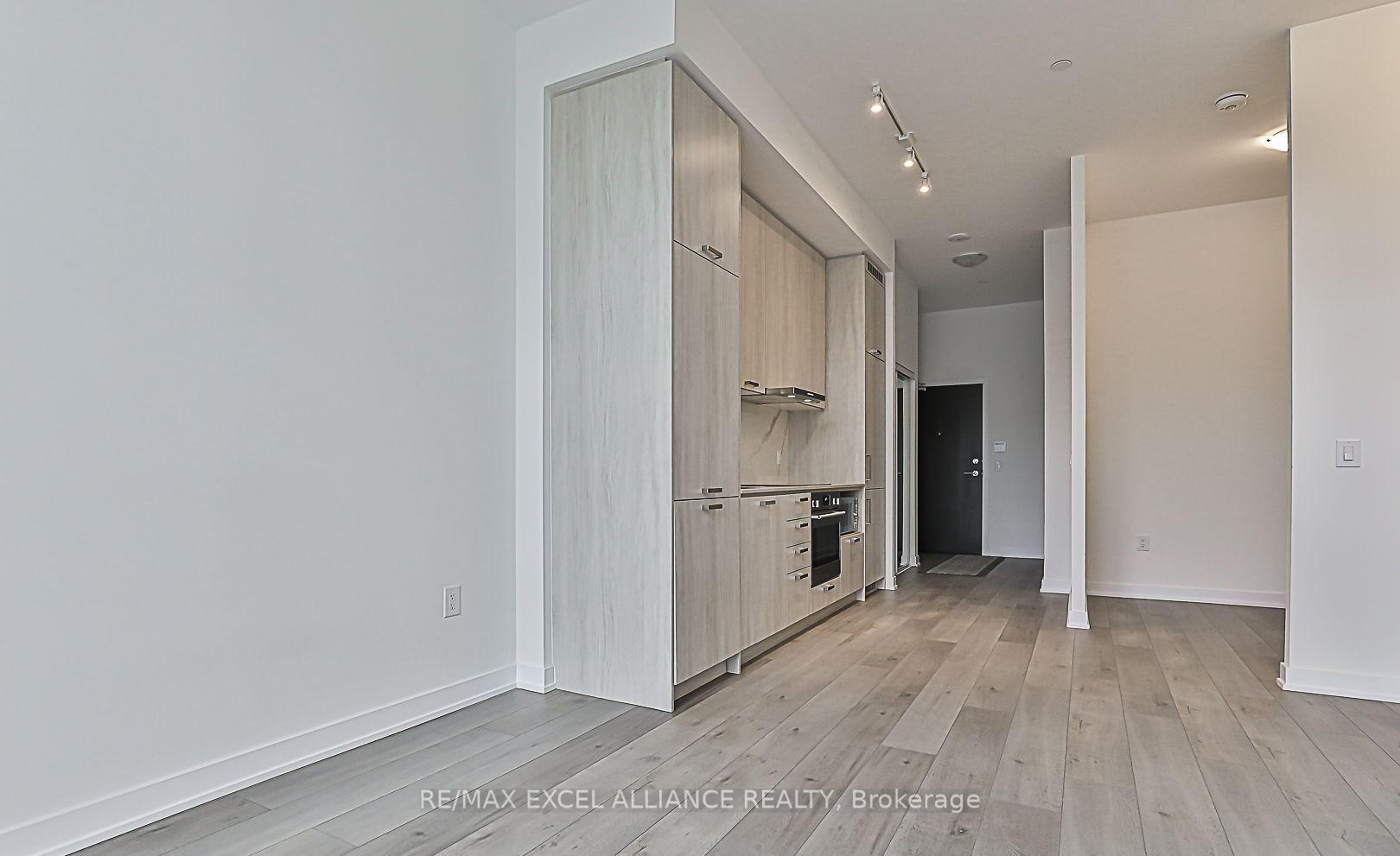 Photo 5 of Unit 101, 10 Honeycrisp Crescent, Vaughan, Vaughan Corporate Centre — HOMEH