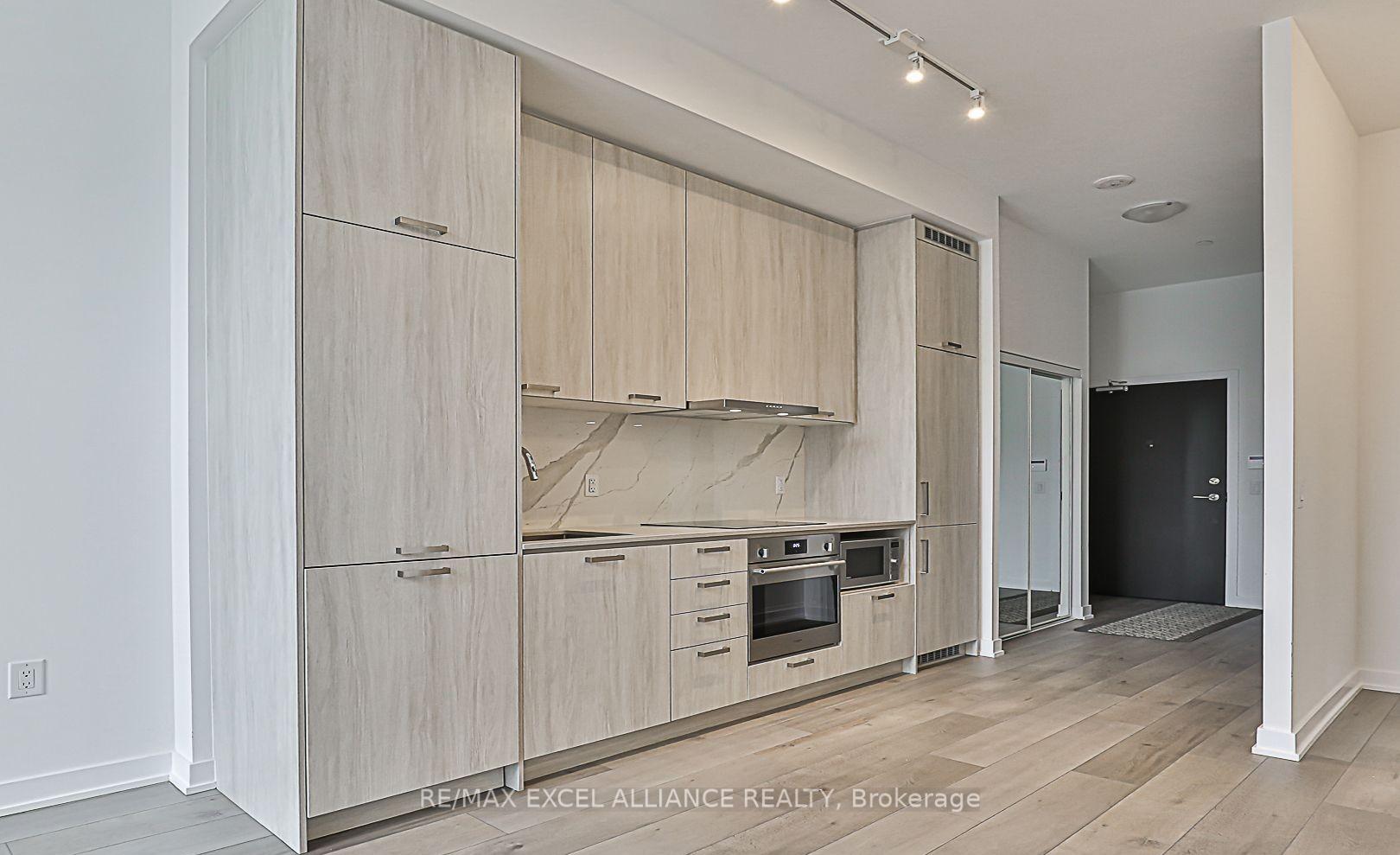 Photo 6 of Unit 101, 10 Honeycrisp Crescent, Vaughan, Vaughan Corporate Centre — HOMEH