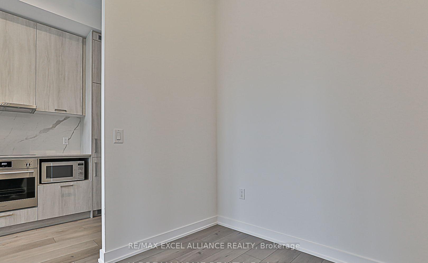 Photo 12 of Unit 101, 10 Honeycrisp Crescent, Vaughan, Vaughan Corporate Centre — HOMEH