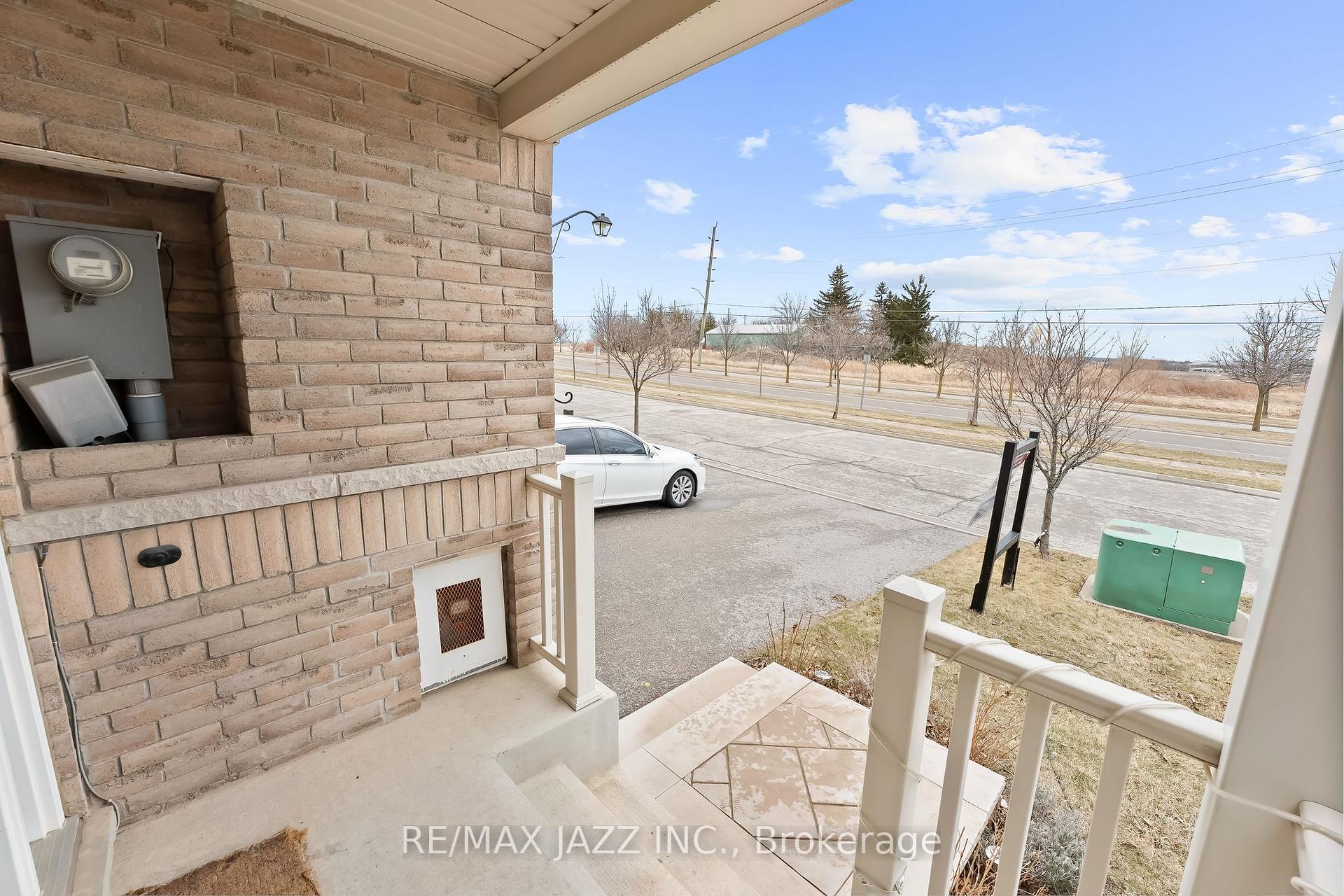 Photo 6 of 39 Silverwood Circle, Ajax, Central East — HOMEH