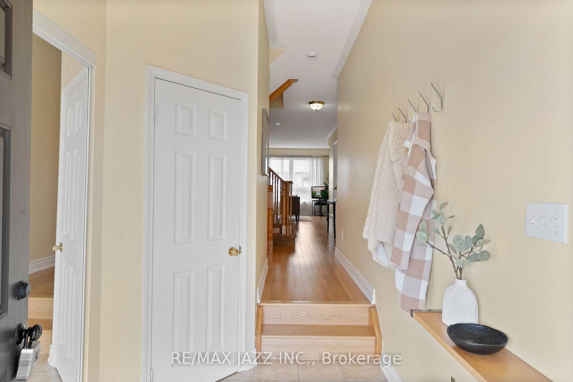 Photo 10 of 39 Silverwood Circle, Ajax, Central East — HOMEH