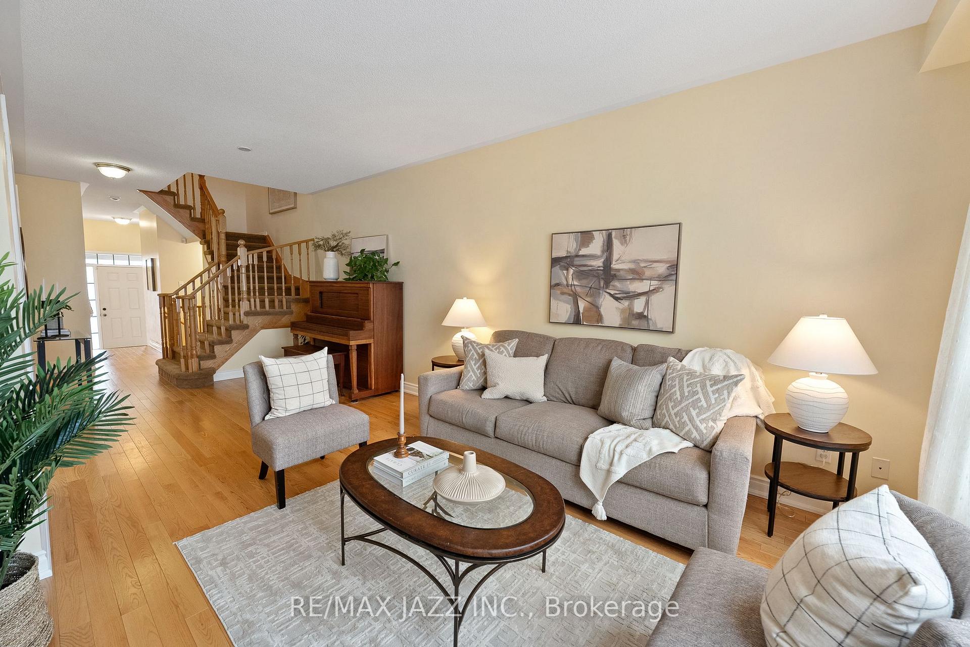 Photo 14 of 39 Silverwood Circle, Ajax, Central East — HOMEH