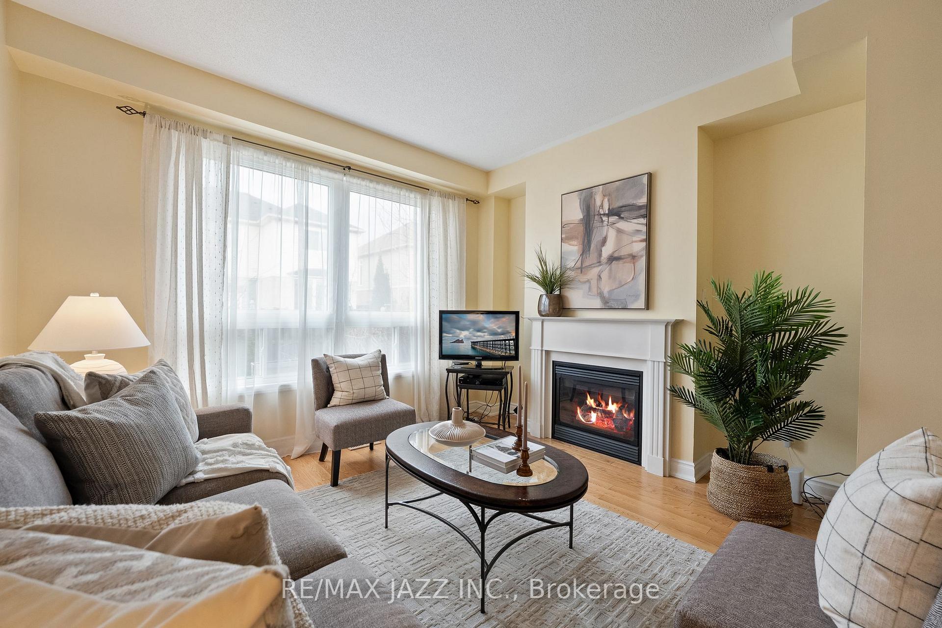 Photo 16 of 39 Silverwood Circle, Ajax, Central East — HOMEH