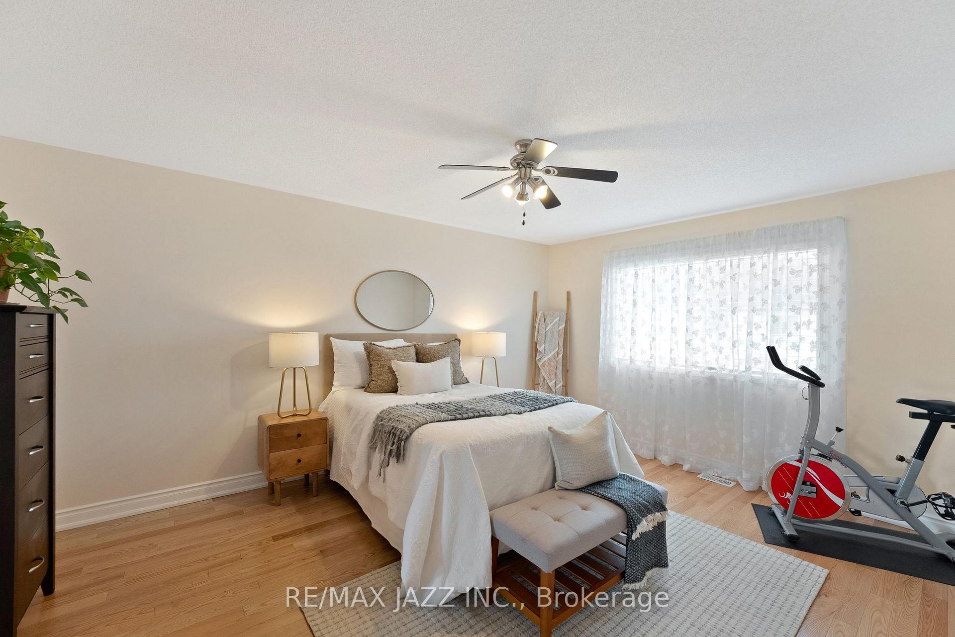 Photo 29 of 39 Silverwood Circle, Ajax, Central East — HOMEH