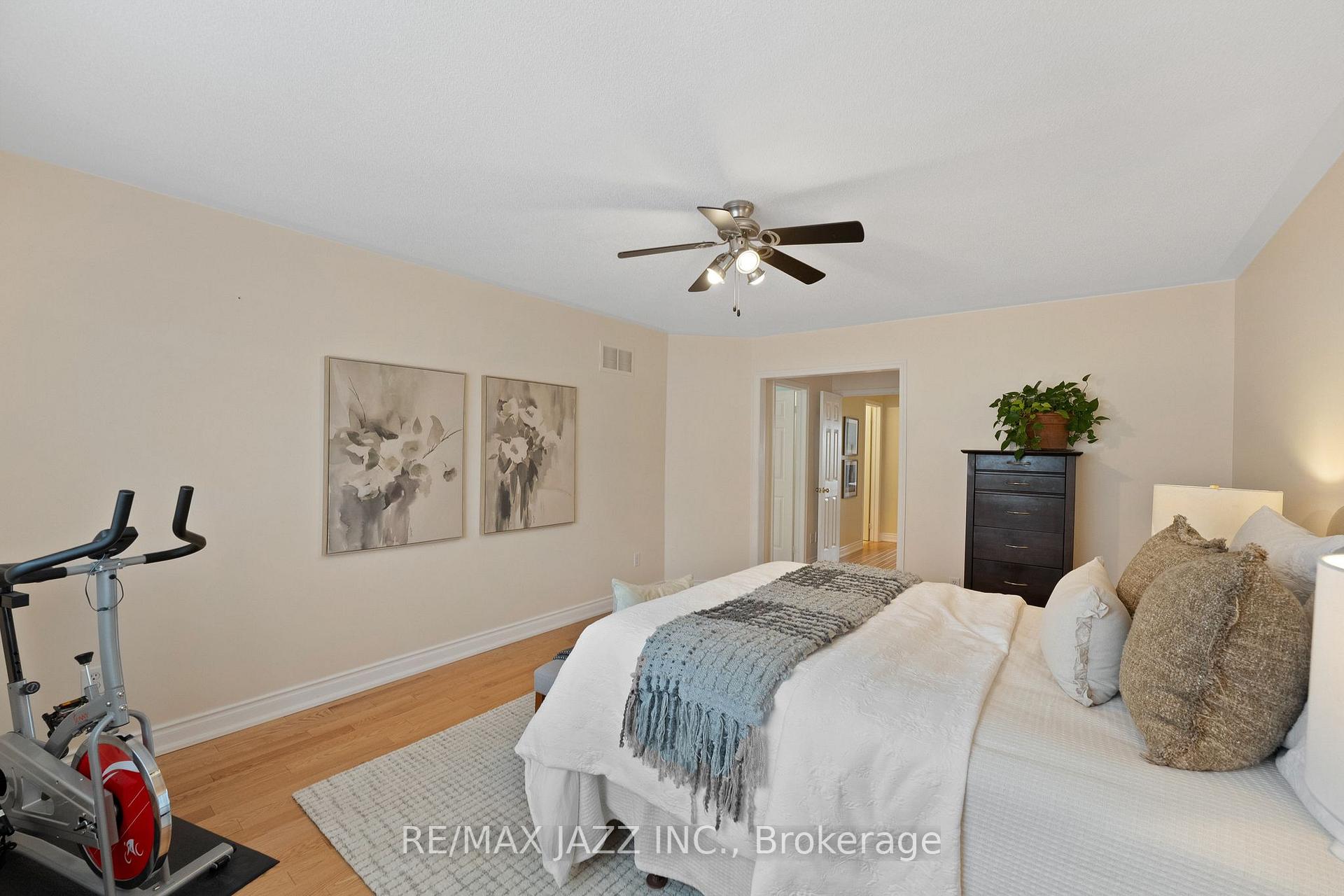 Photo 28 of 39 Silverwood Circle, Ajax, Central East — HOMEH