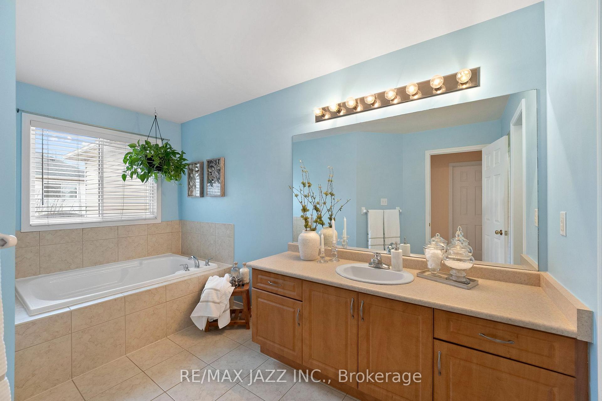 Photo 30 of 39 Silverwood Circle, Ajax, Central East — HOMEH