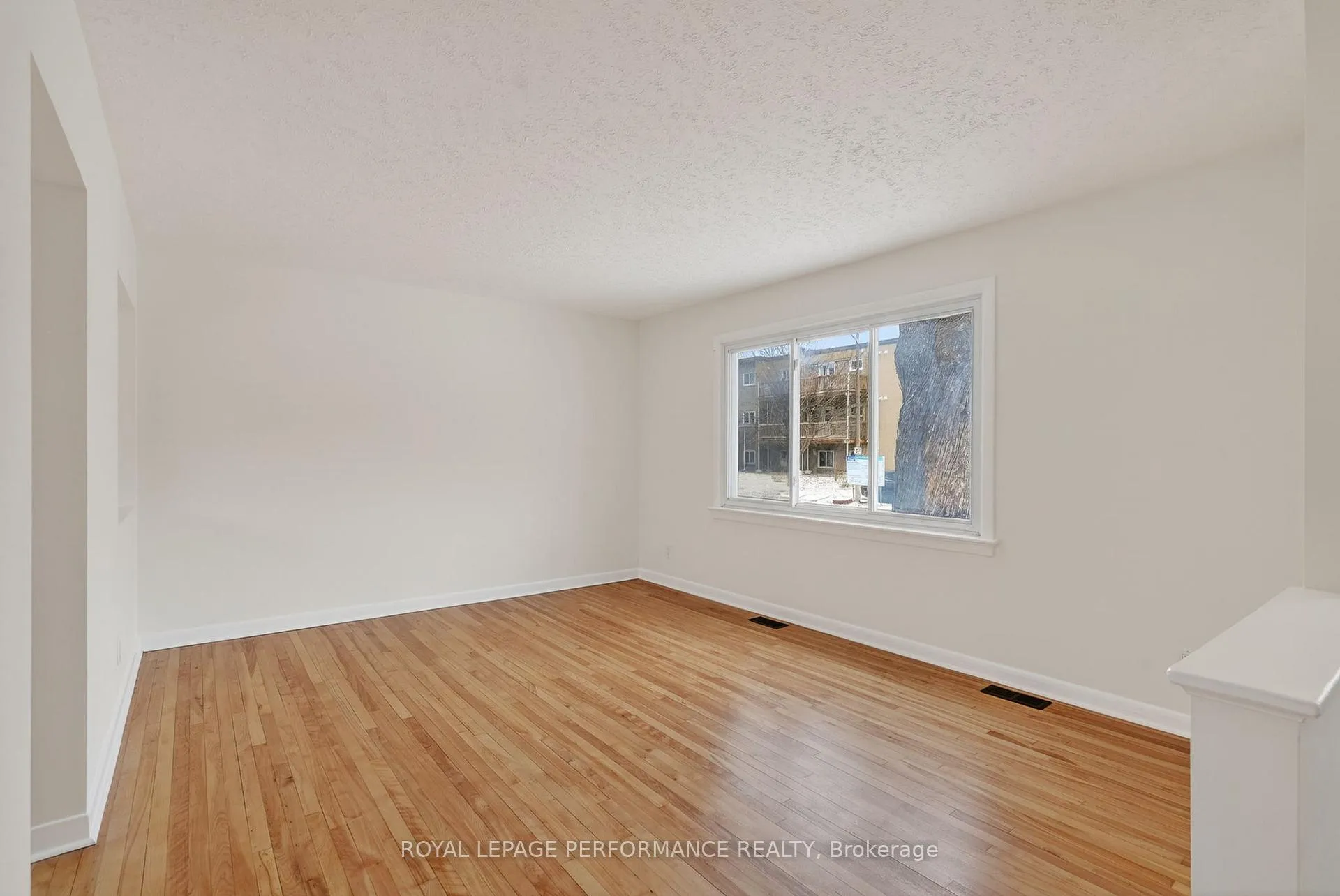 Photo 6 of 630 Borthwick Avenue, Ottawa, Castle Heights/Rideau High — HOMEH