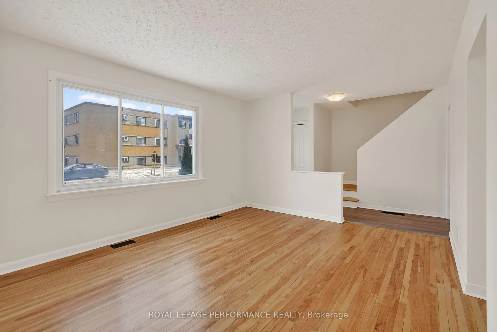 Photo 10 of 630 Borthwick Avenue, Ottawa, Castle Heights/Rideau High — HOMEH