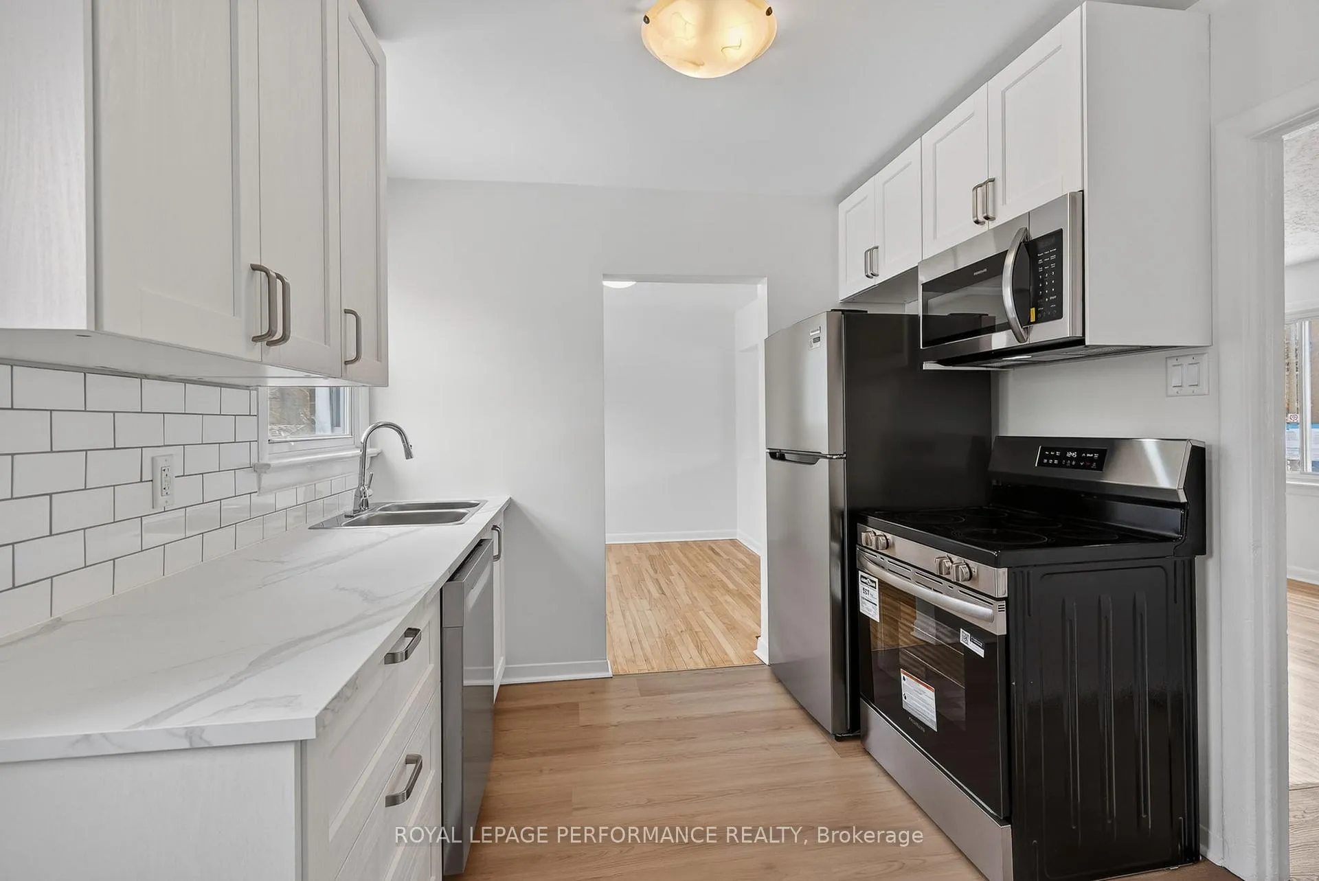 Photo 13 of 630 Borthwick Avenue, Ottawa, Castle Heights/Rideau High — HOMEH