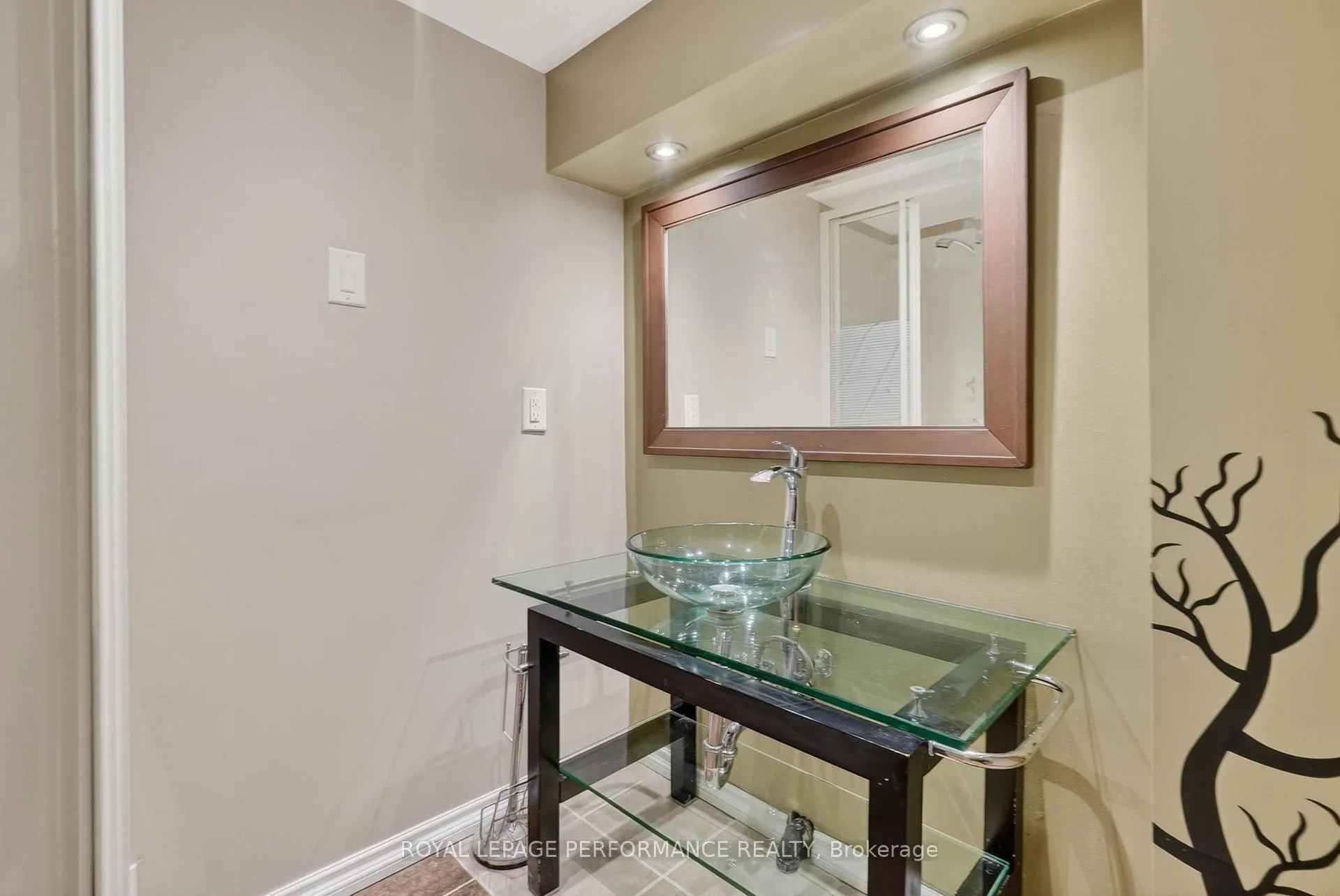 Photo 34 of 630 Borthwick Avenue, Ottawa, Castle Heights/Rideau High — HOMEH