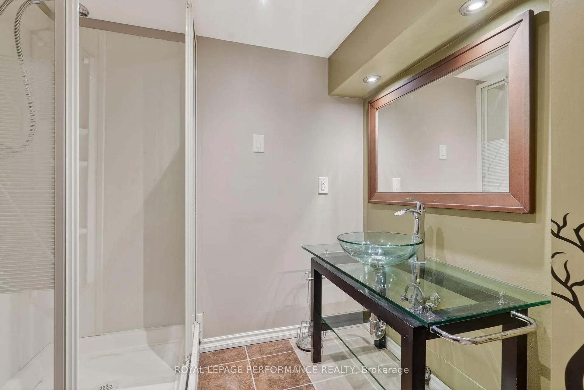 Photo 35 of 630 Borthwick Avenue, Ottawa, Castle Heights/Rideau High — HOMEH