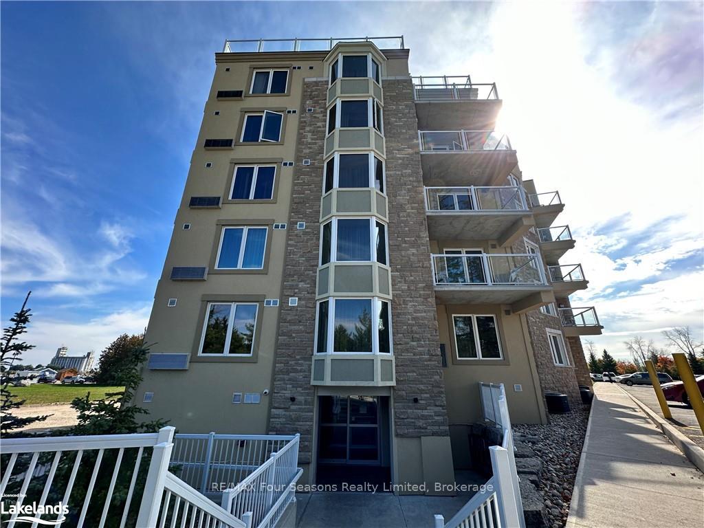 Photo 9 of Unit 2408, 9 Harbour Street E, Collingwood — HOMEH