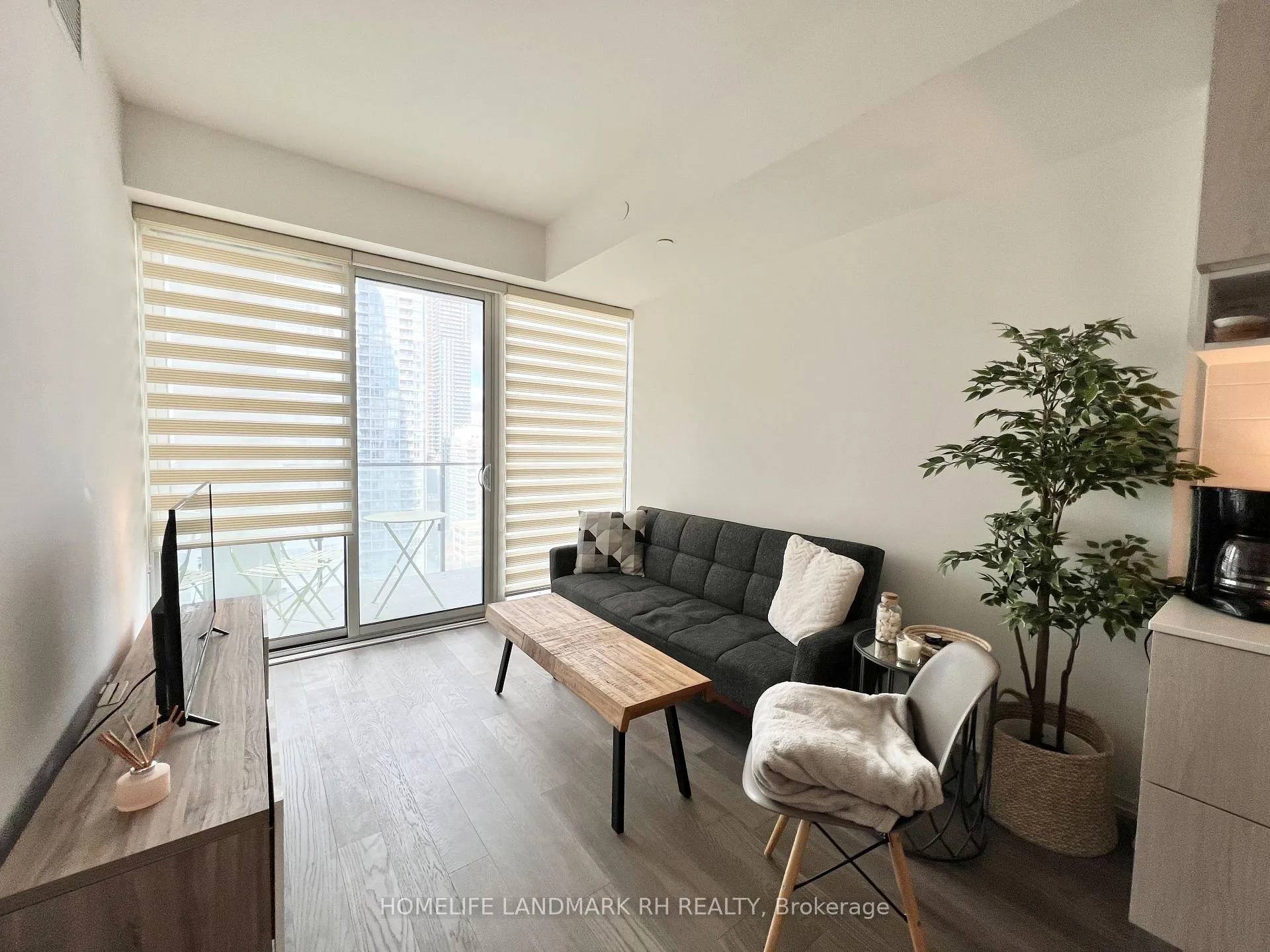 Photo 3 of Unit 1909, 5 Soudan Avenue, Toronto, Mount Pleasant West — HOMEH