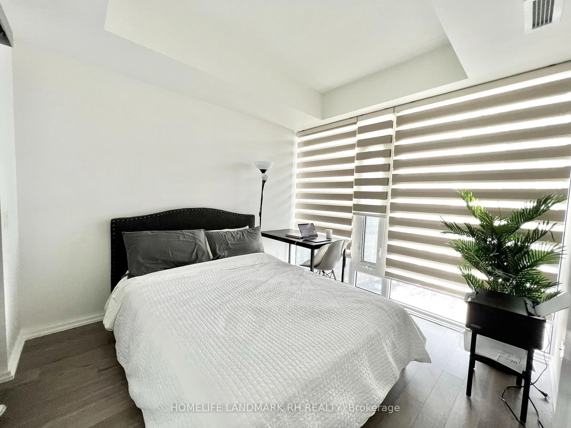 Photo 7 of Unit 1909, 5 Soudan Avenue, Toronto, Mount Pleasant West — HOMEH
